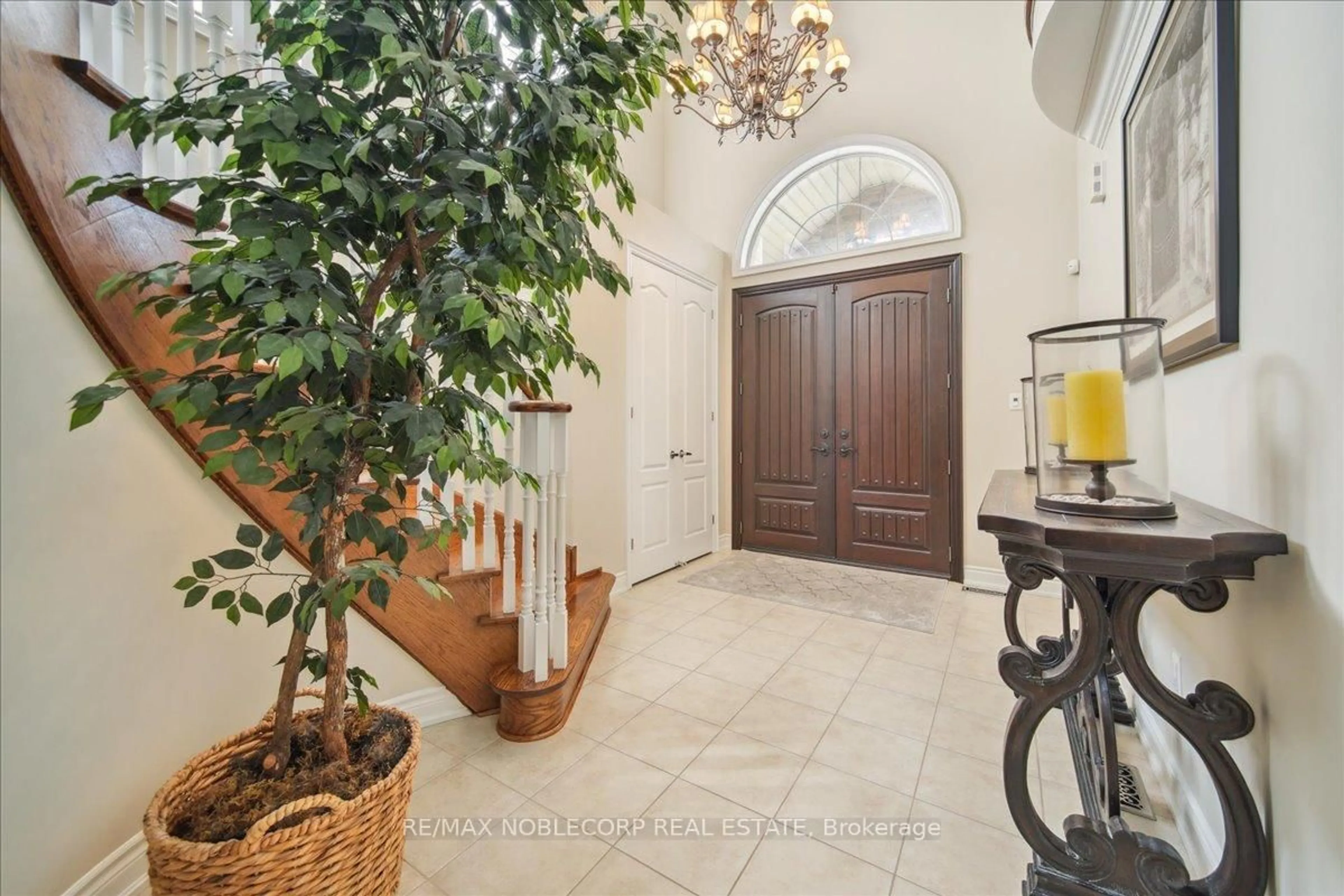 Indoor foyer for 27 Gorman Ave, Vaughan Ontario L4H 3L4