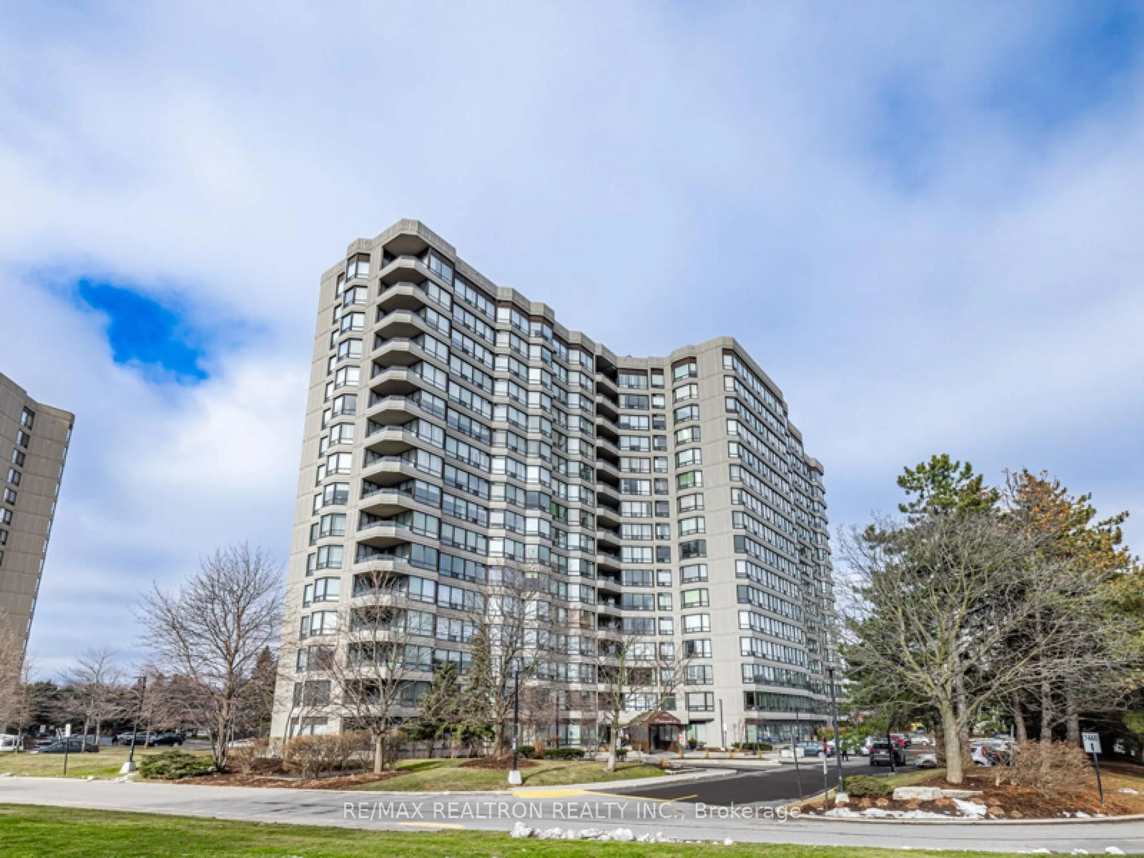 A pic from outside/outdoor area/front of a property/back of a property/a pic from drone, unknown for 7440 Bathurst St #504, Vaughan Ontario L4J 7K8