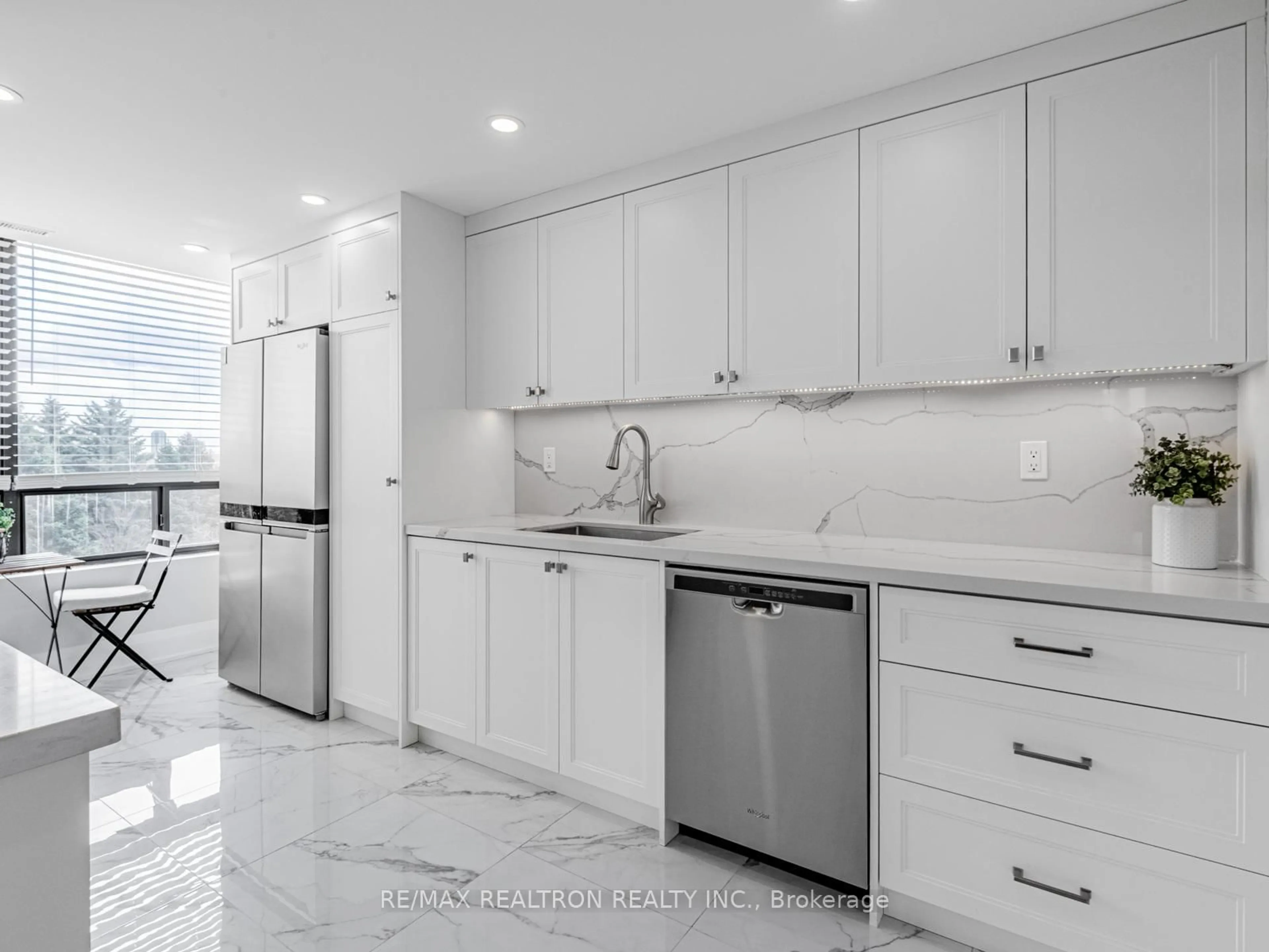 Unknown for 7440 Bathurst St #504, Vaughan Ontario L4J 7K8