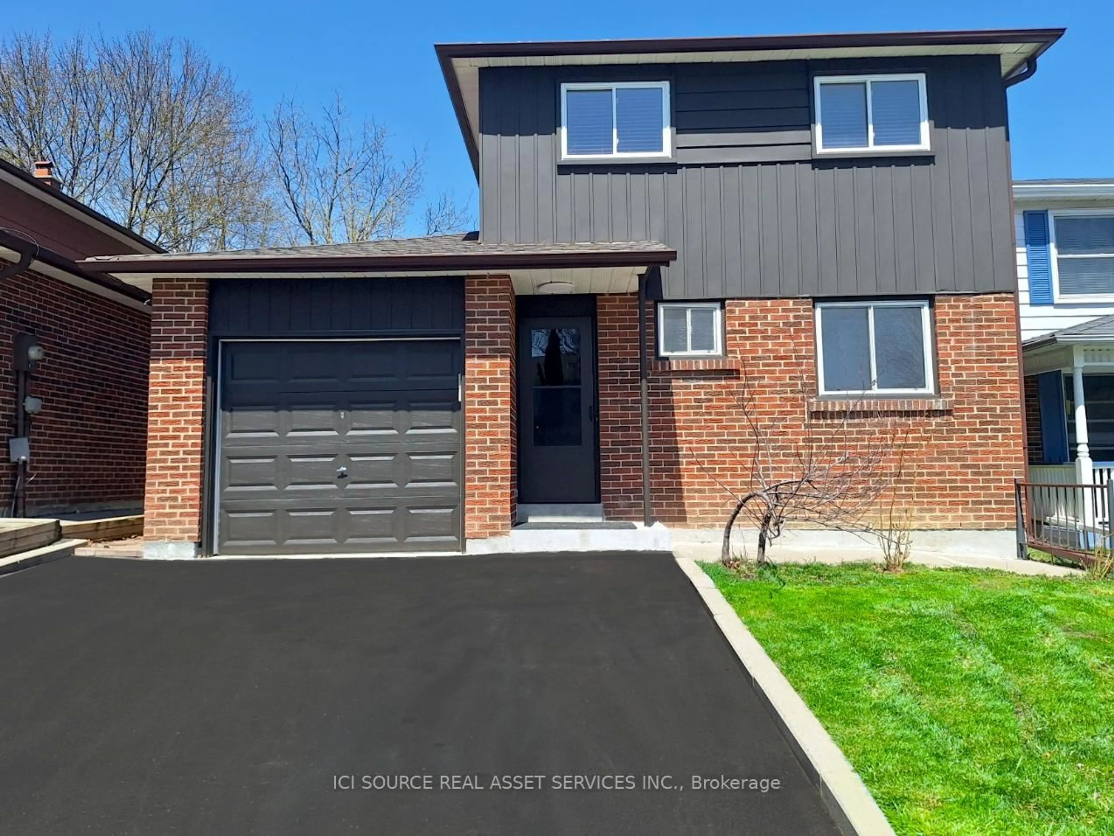 Home with brick exterior material, street for 221 Hodgson Dr, Newmarket Ontario L3Y 1E3