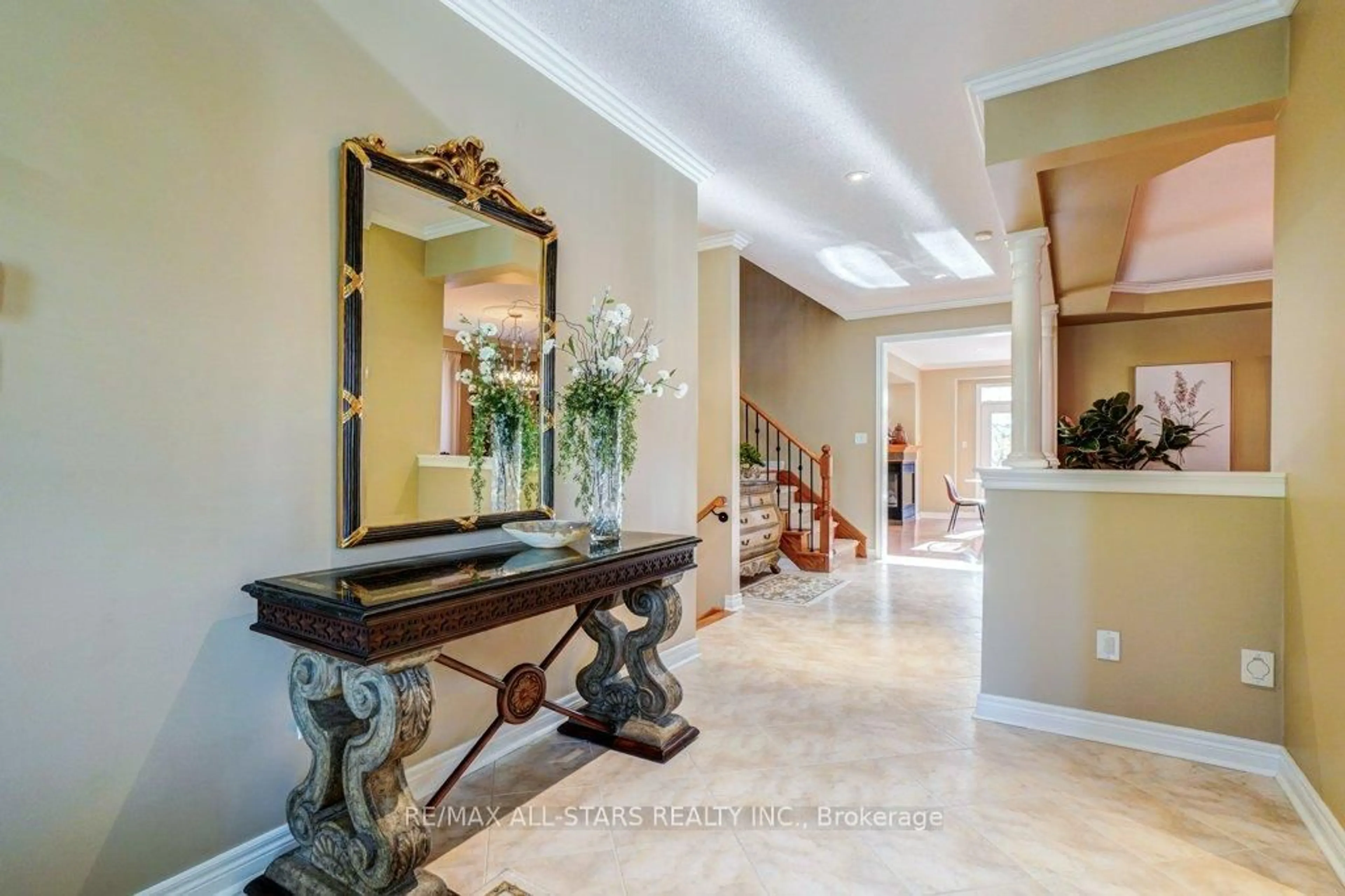 Indoor foyer for 64 Button Cres, Uxbridge Ontario L9P 1Z6