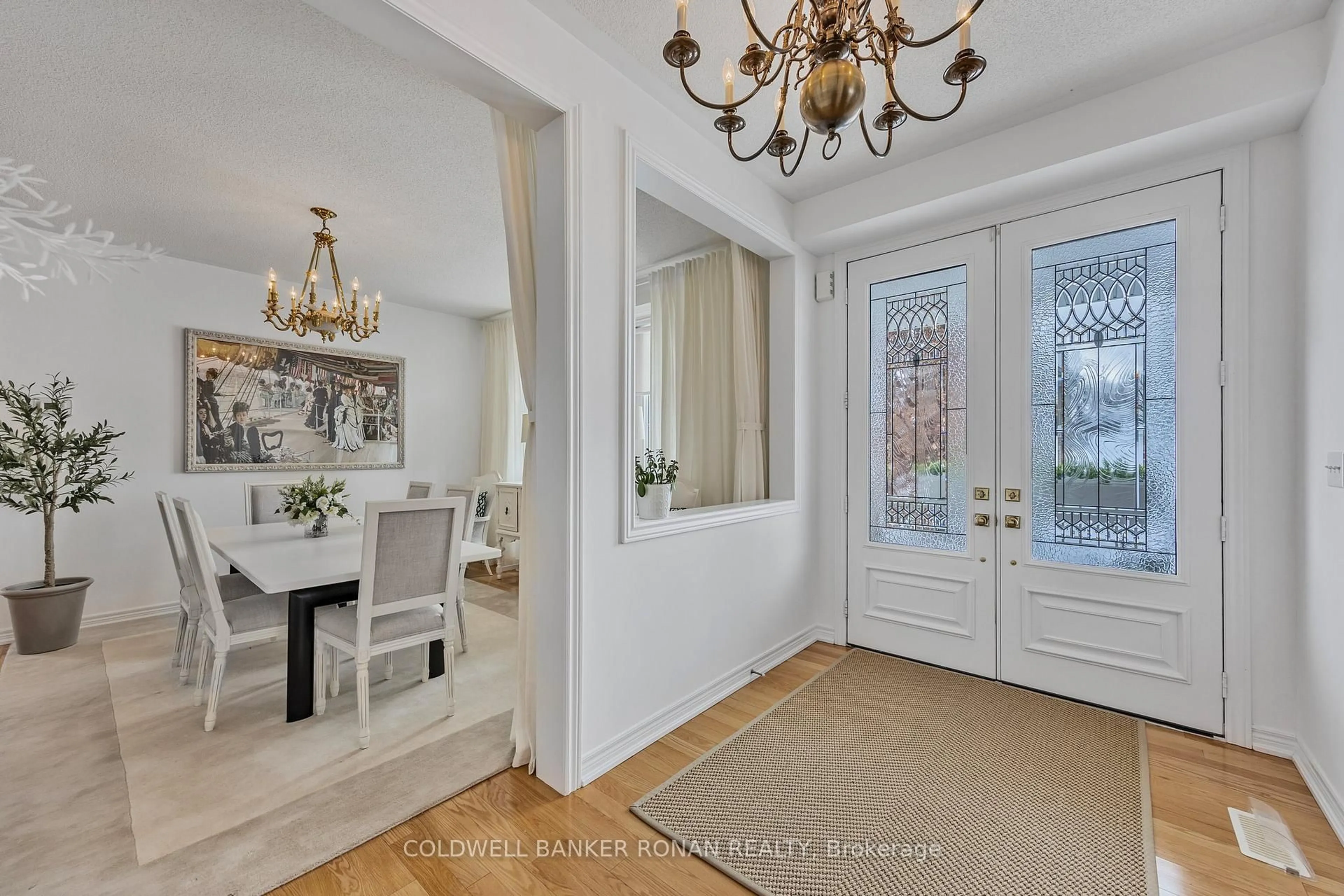 Indoor entryway for 71 Cauthers Cres, New Tecumseth Ontario L9R 0L2