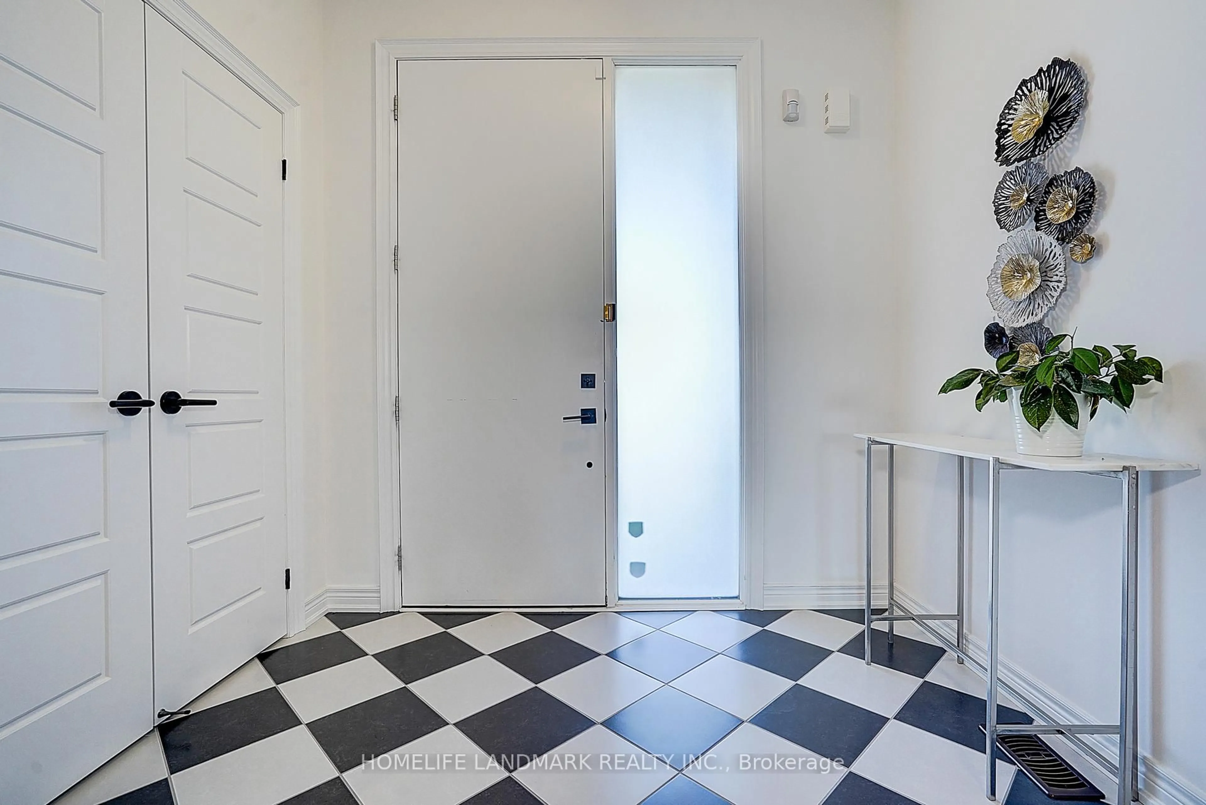 Indoor entryway for 18 Stubbs Lane, Aurora Ontario L4G 3Y3