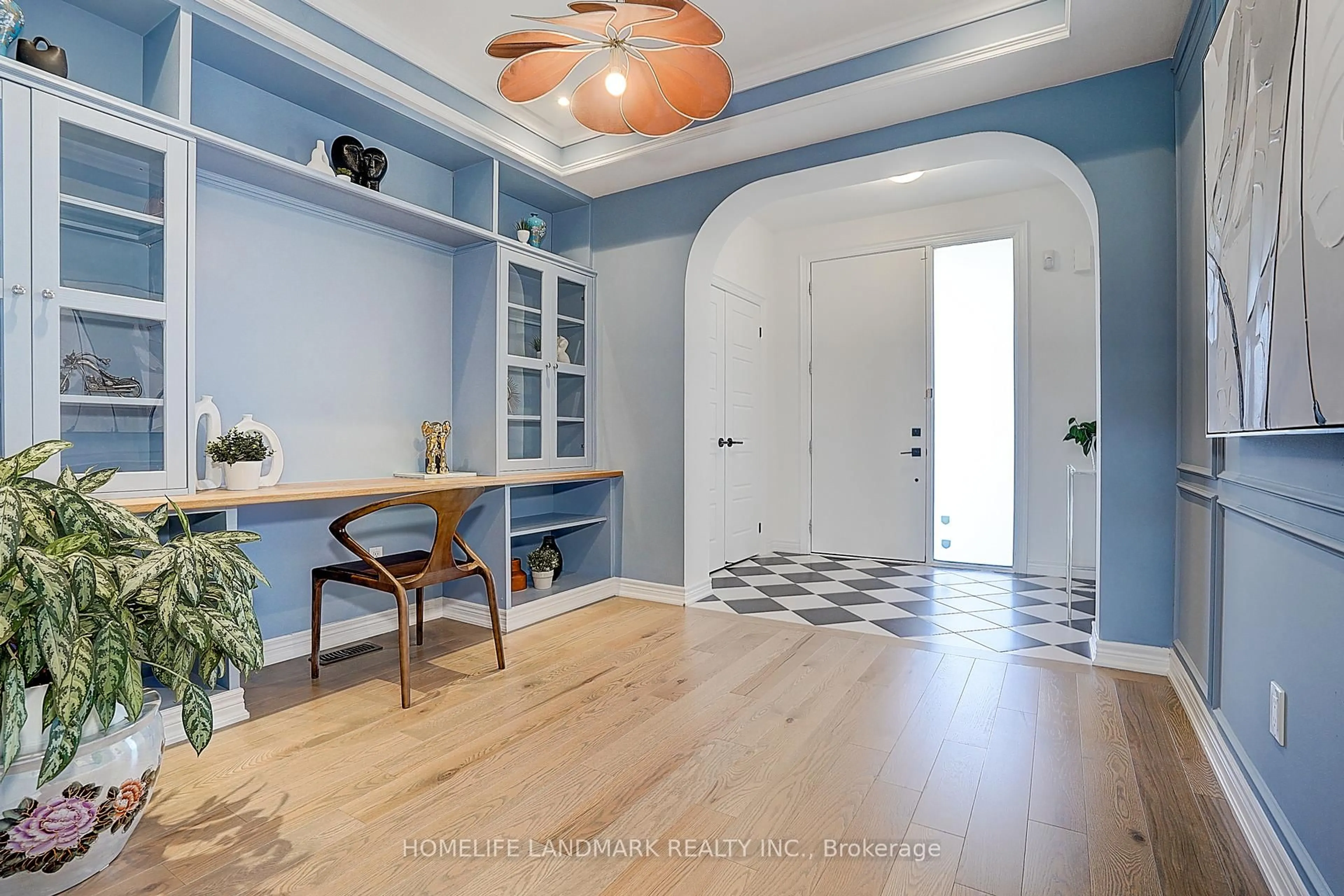 Indoor entryway for 18 Stubbs Lane, Aurora Ontario L4G 3Y3