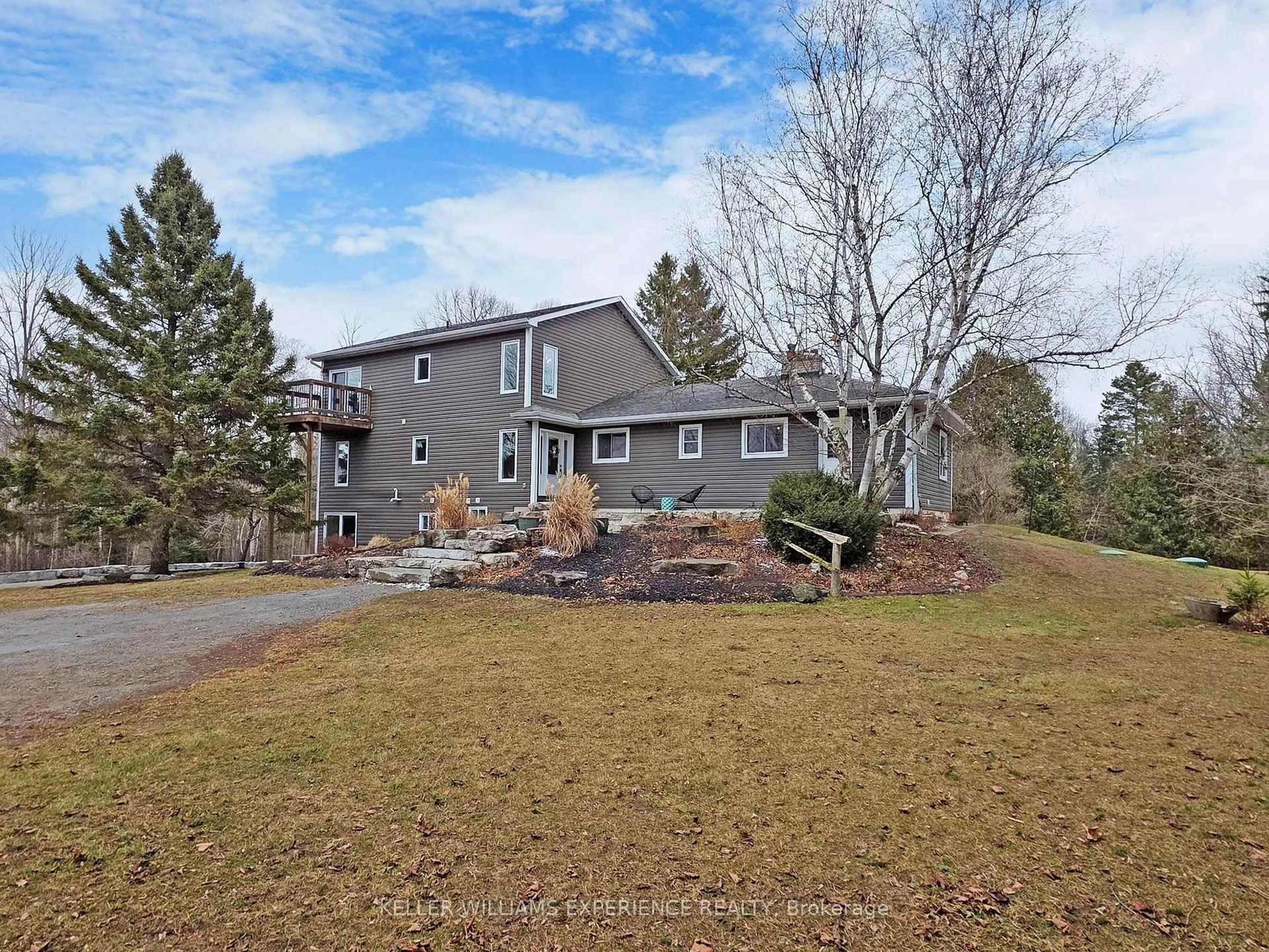 A pic from outside/outdoor area/front of a property/back of a property/a pic from drone, mountain view for 8289 Concession 2 Rd, Uxbridge Ontario L0G 1M0