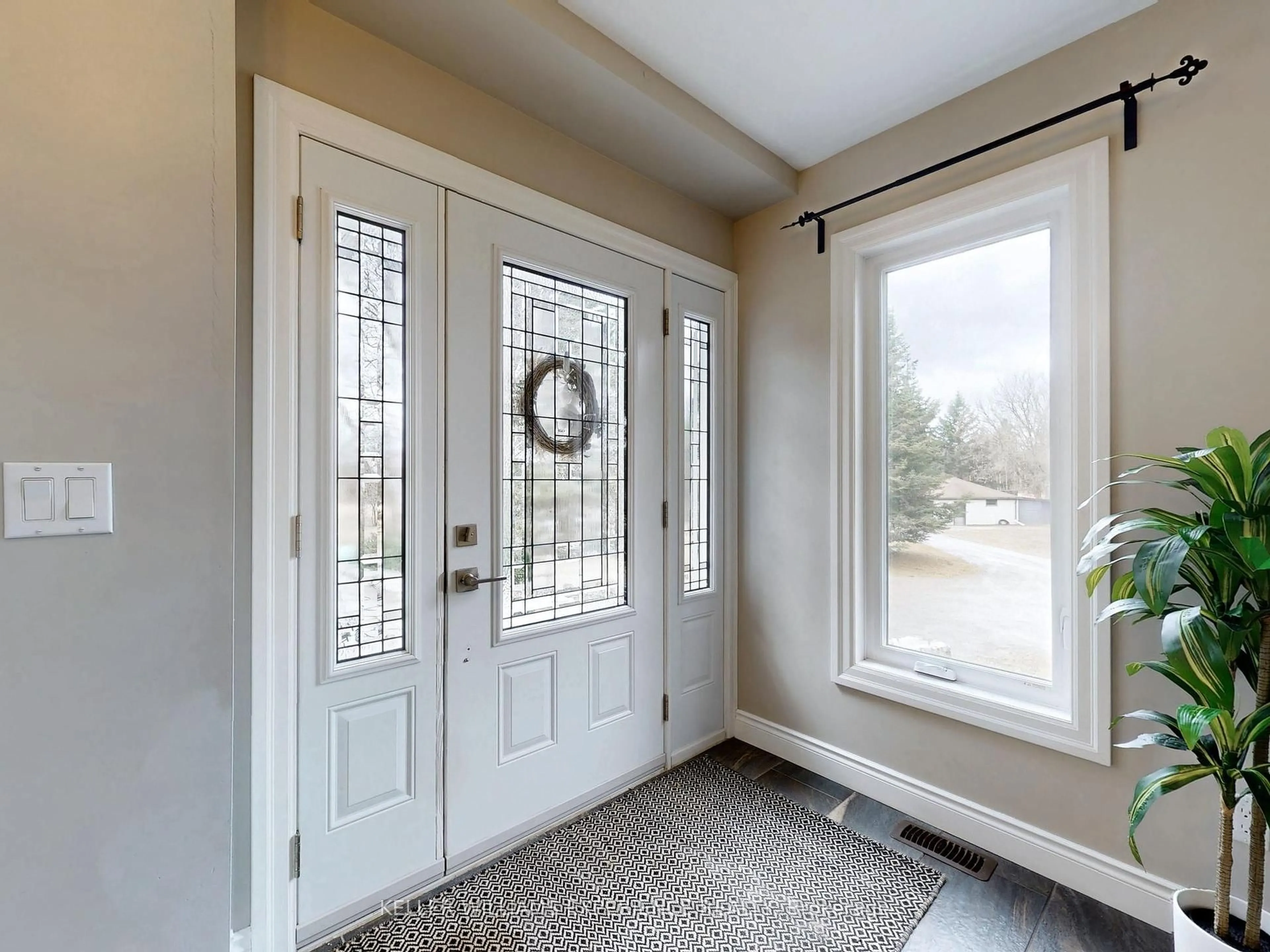Indoor entryway for 8289 Concession 2 Rd, Uxbridge Ontario L0G 1M0