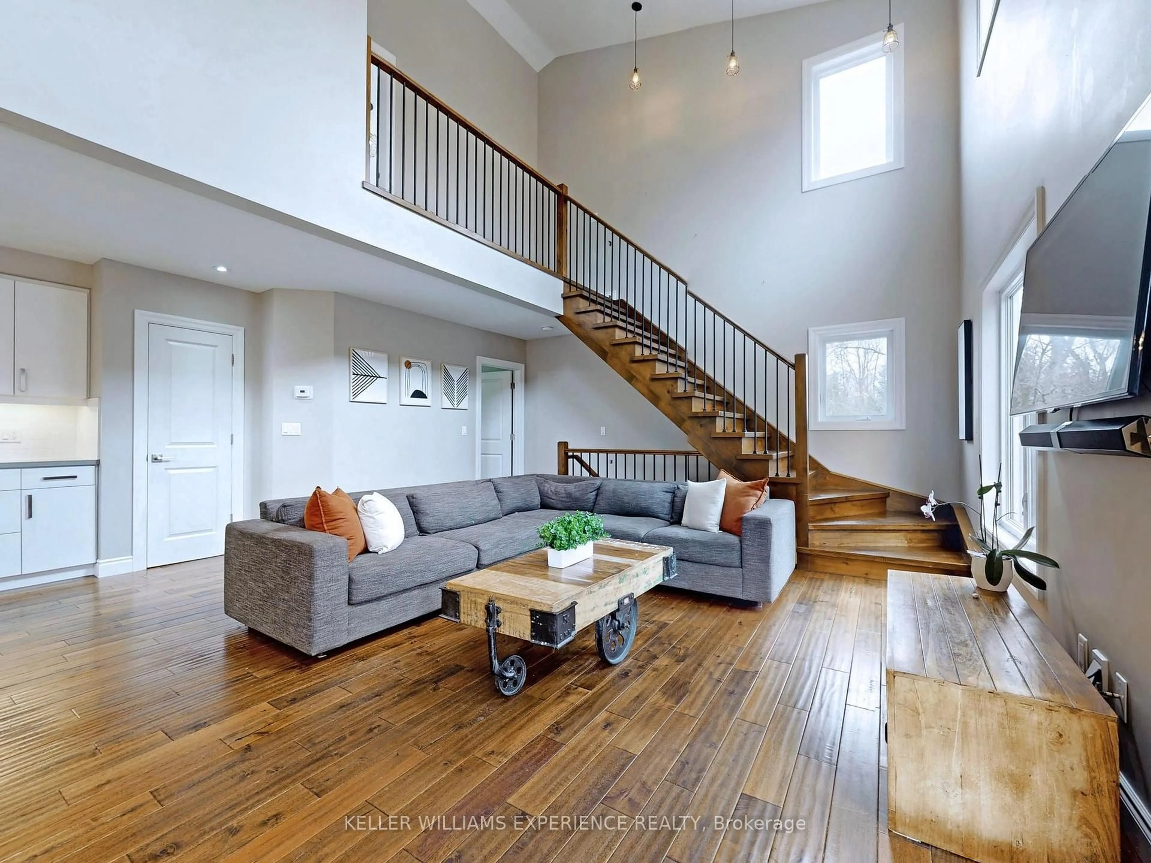 Living room with furniture, unknown for 8289 Concession 2 Rd, Uxbridge Ontario L0G 1M0