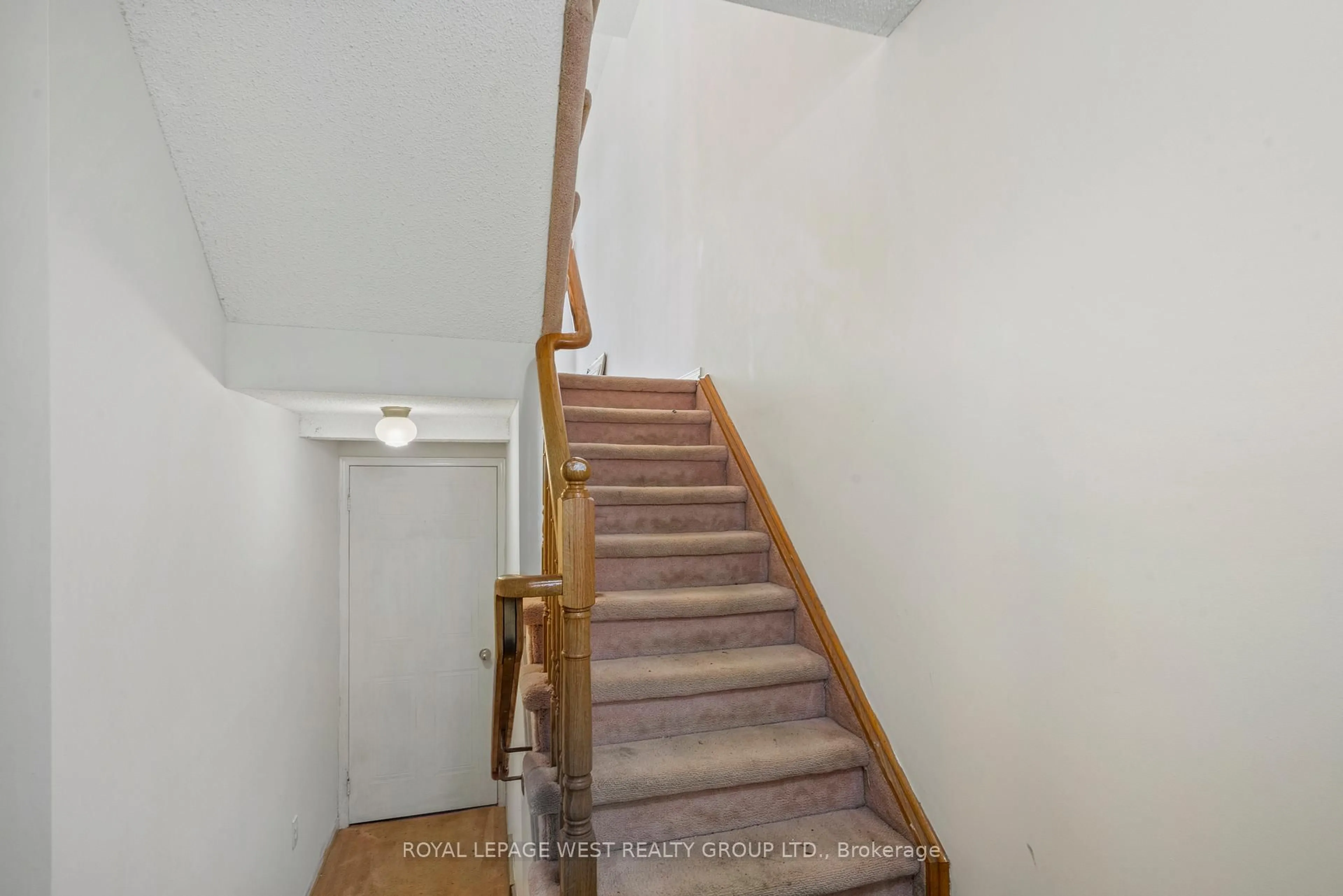 Stairs for 353 Riddell Crt #2, Newmarket Ontario L3Y 8M8