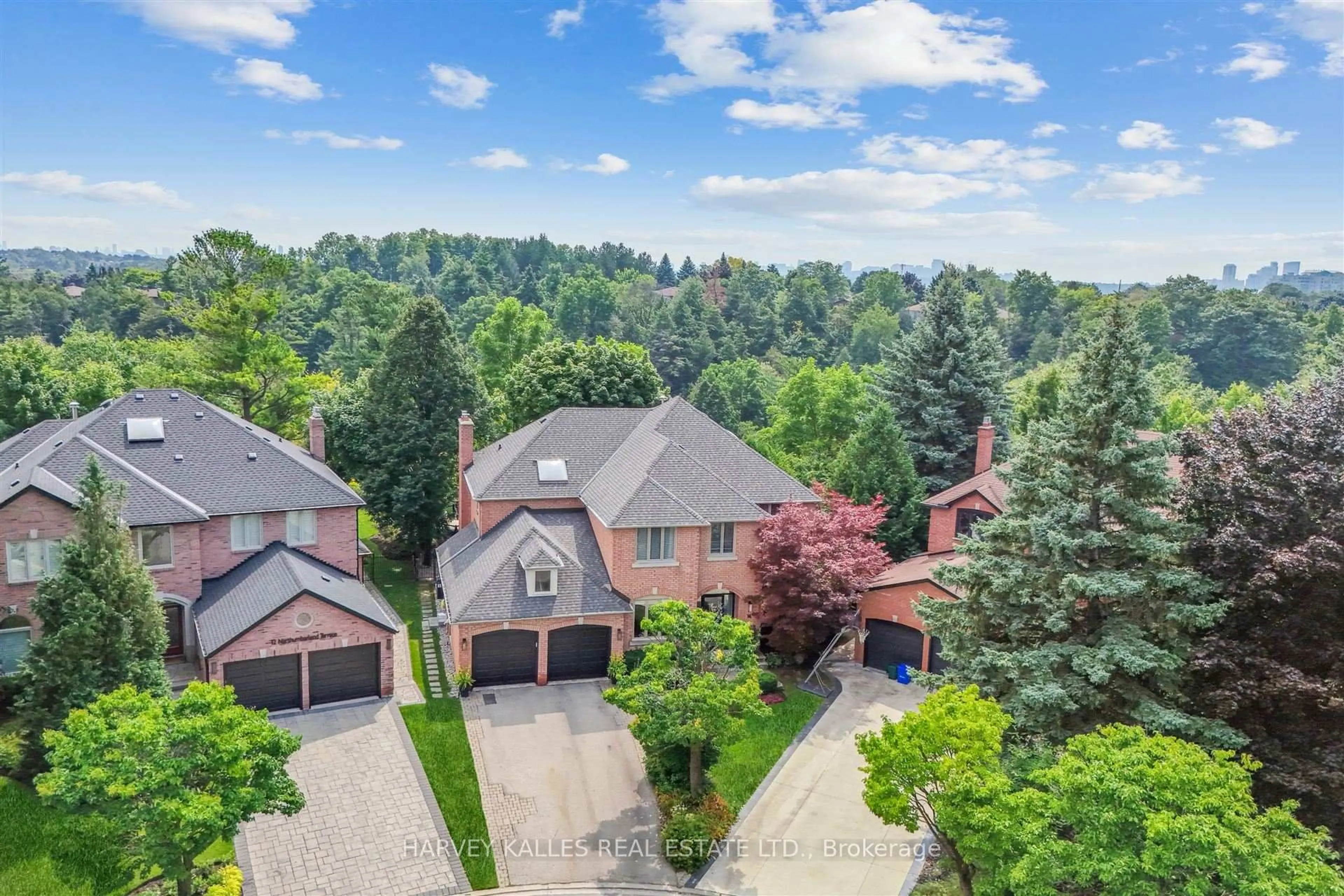 A pic from outside/outdoor area/front of a property/back of a property/a pic from drone, unknown for 14 Northumberland Terr, Markham Ontario L3T 7E5