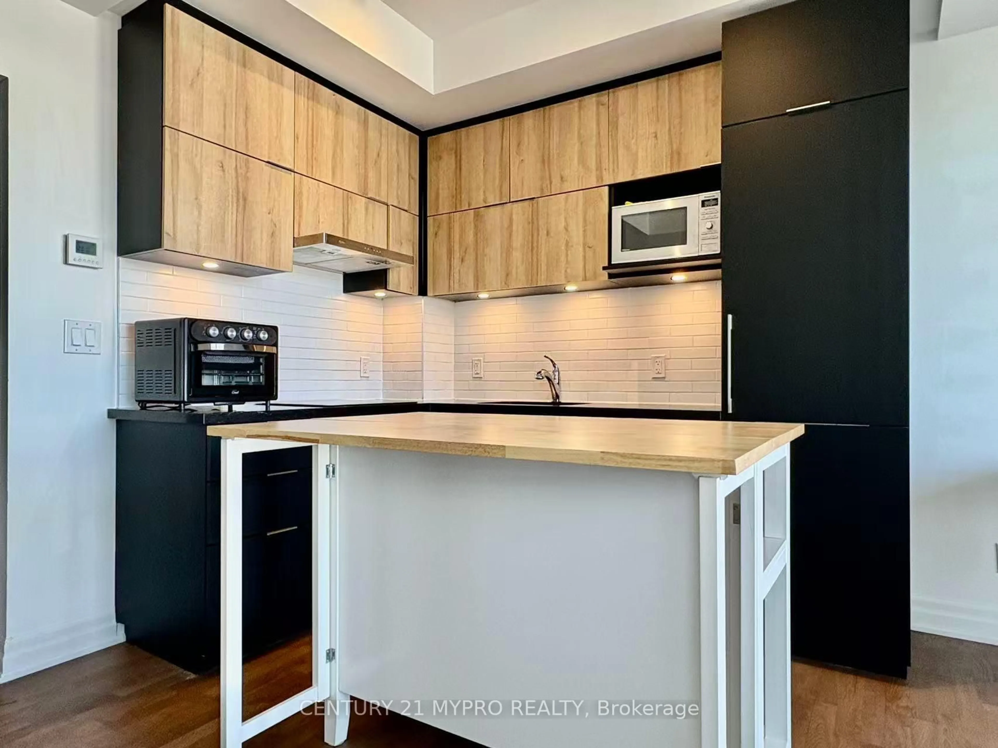 Standard kitchen, wood/laminate floor for 10 Rouge Valley Dr #1104A, Markham Ontario L6G 0G9