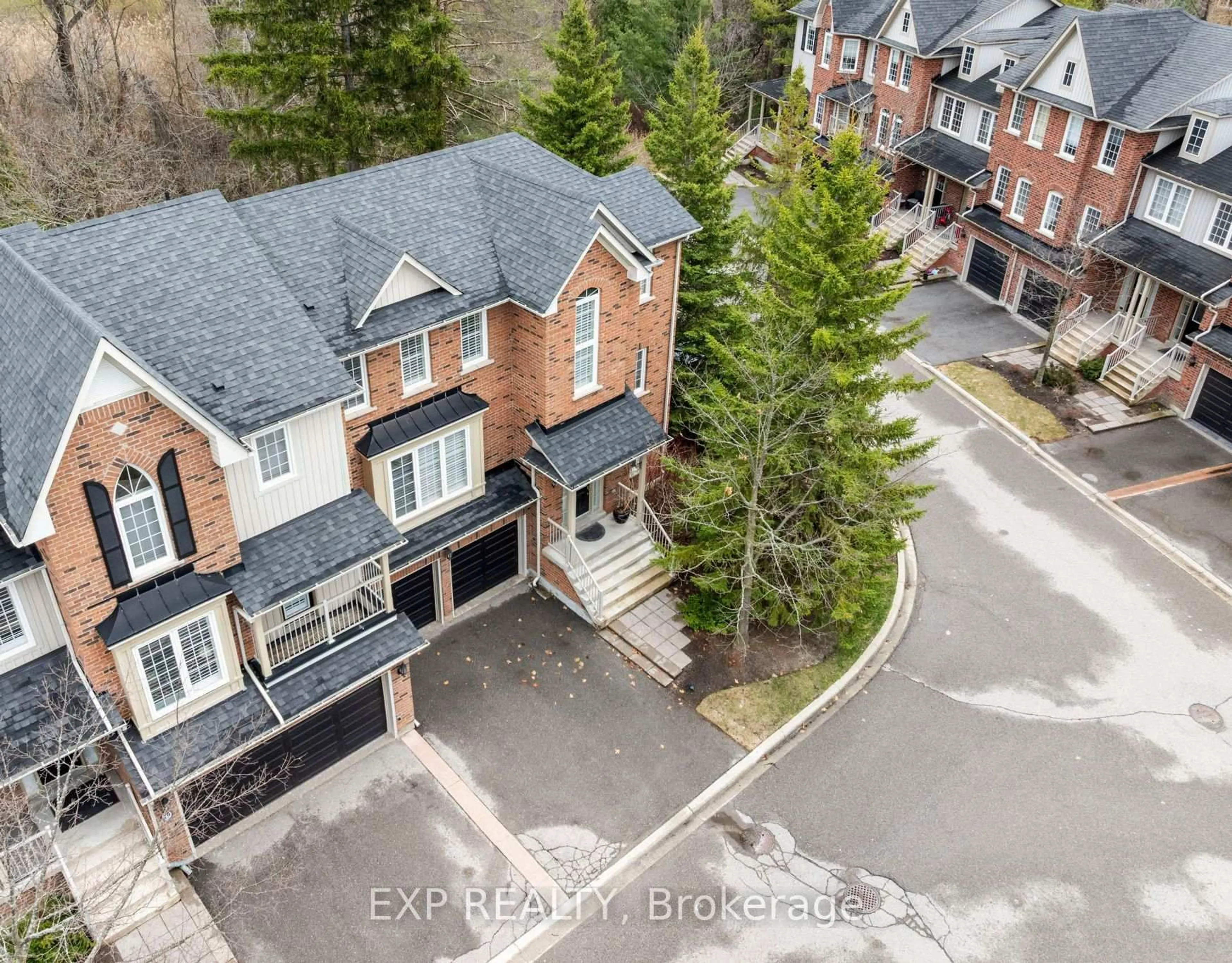 A pic from outside/outdoor area/front of a property/back of a property/a pic from drone, unknown for 100 Elgin Mills Rd #18, Richmond Hill Ontario L4C 0R8