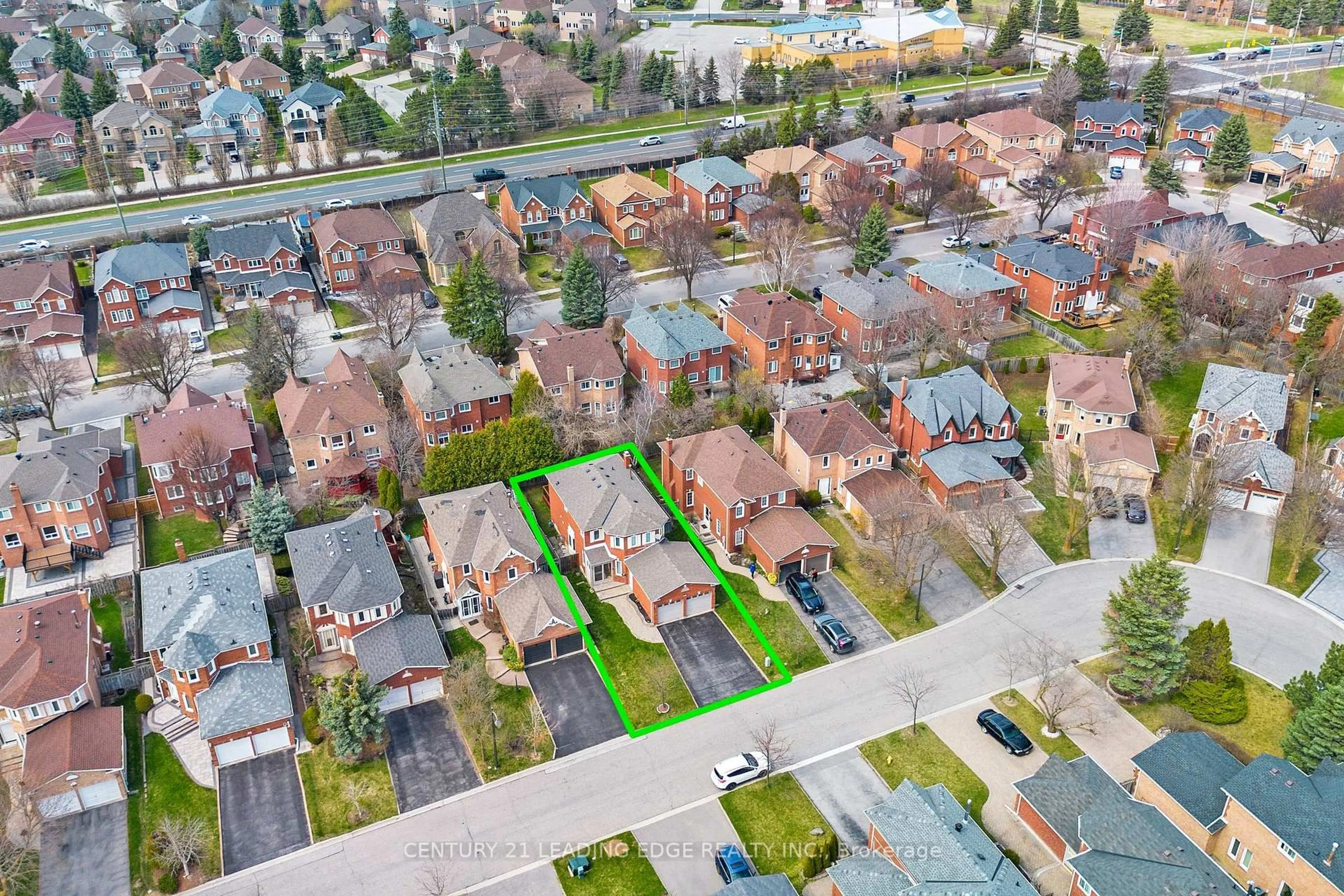 A pic from outside/outdoor area/front of a property/back of a property/a pic from drone, street for 49 Militia Tr, Markham Ontario L3R 9H7