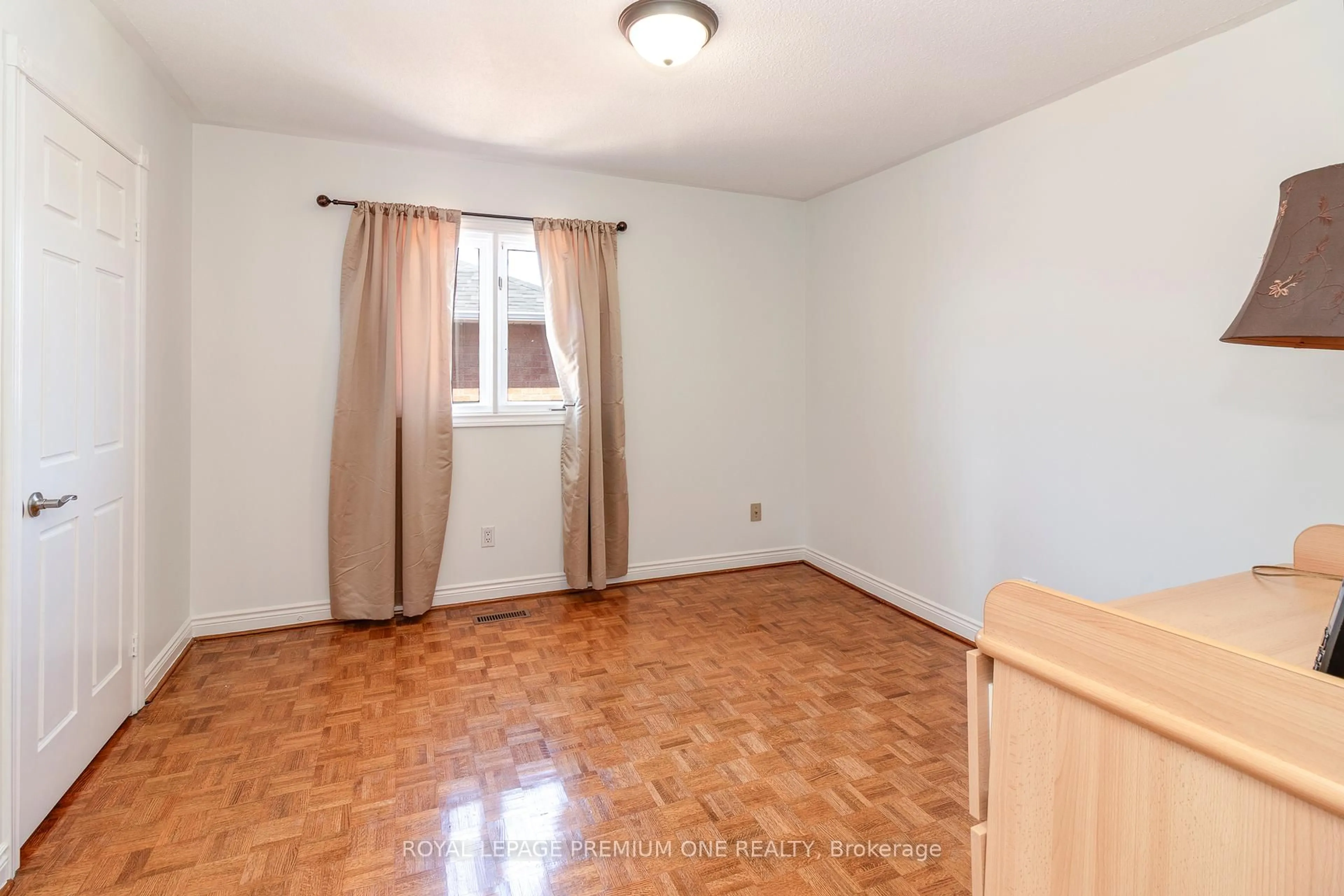 A pic of a room for 27 Marconi Ave, Vaughan Ontario L4L 7A6