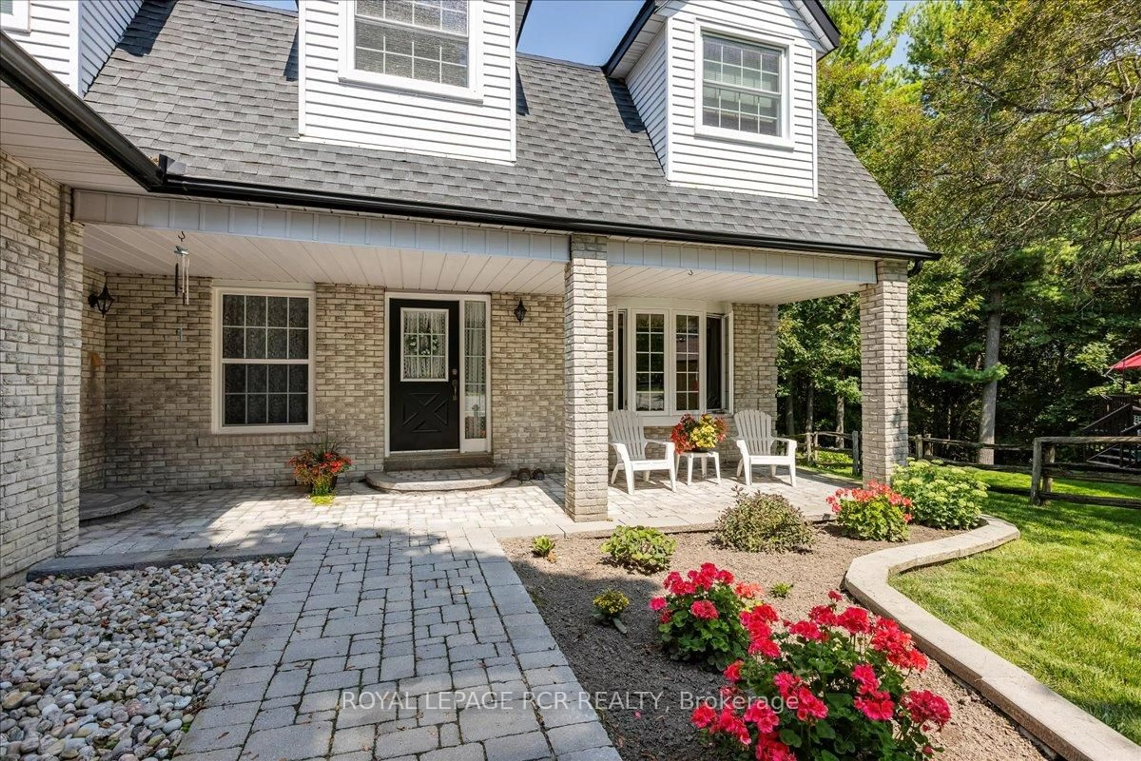 Home with brick exterior material, street for 2 Royal Oak Rd, East Gwillimbury Ontario L0G 1M0