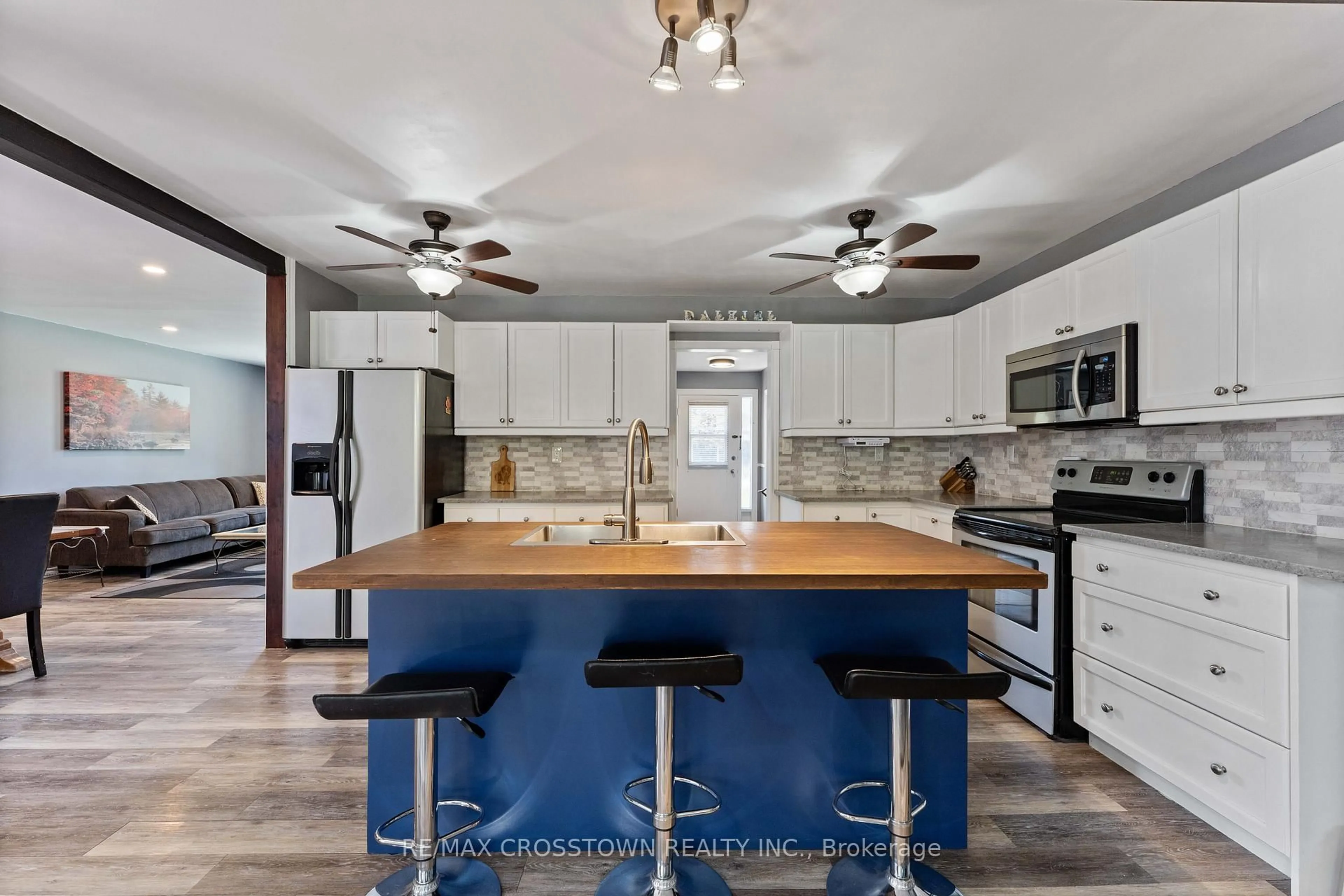 Open concept kitchen, ceramic/tile floor for 204 Camilla Cres, Essa Ontario L0L 2N0