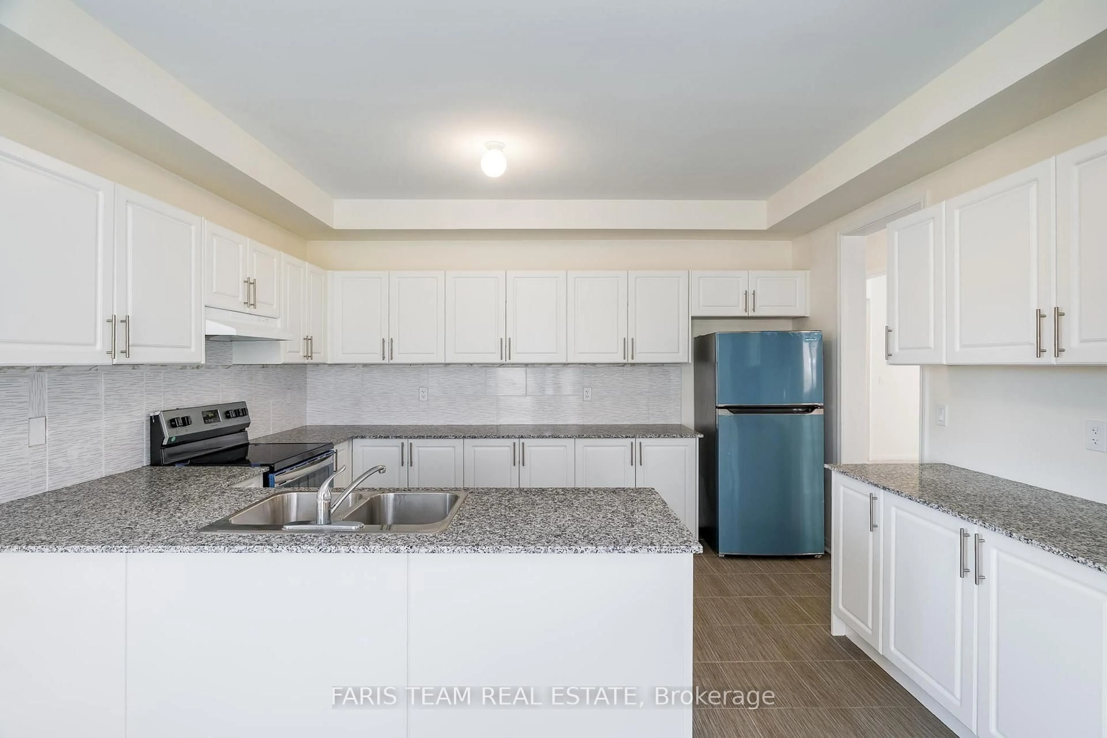 Open concept kitchen, unknown for 6 Cliff Thompson Crt, Georgina Ontario L0E 1R0
