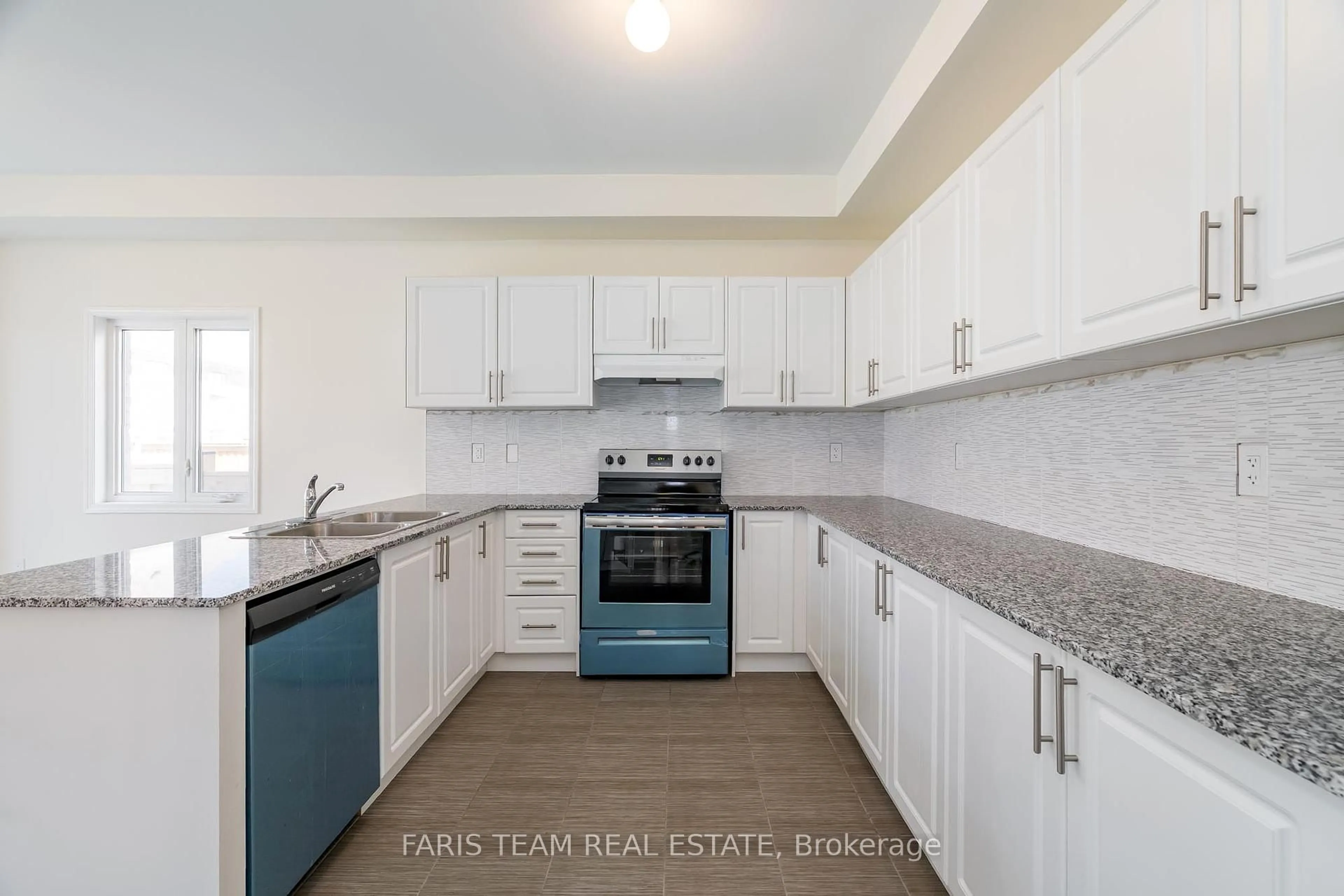 Standard kitchen, unknown for 6 Cliff Thompson Crt, Georgina Ontario L0E 1R0