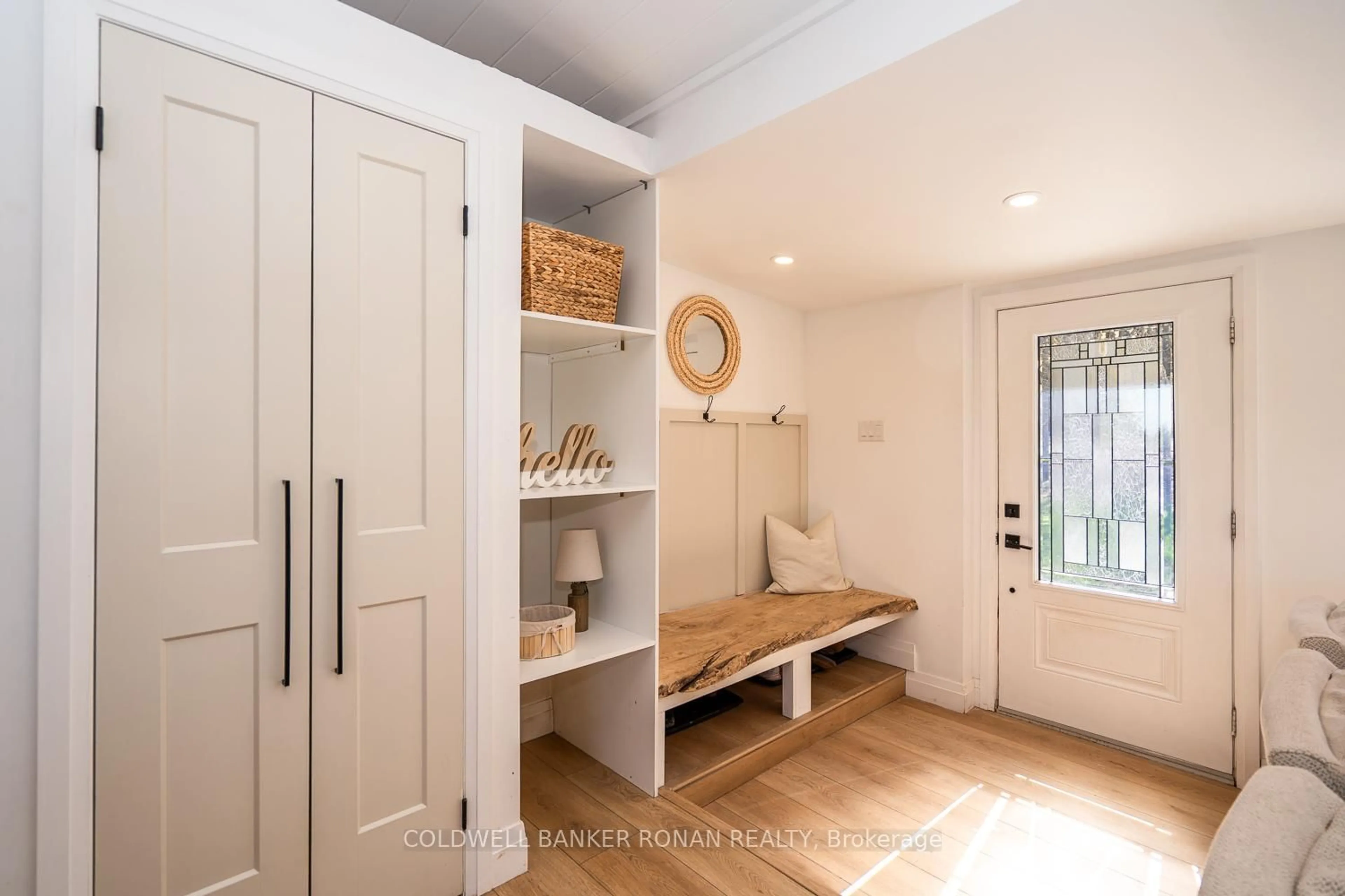 Indoor entryway for 6473 3rd Line, Essa Ontario L9R 1V2