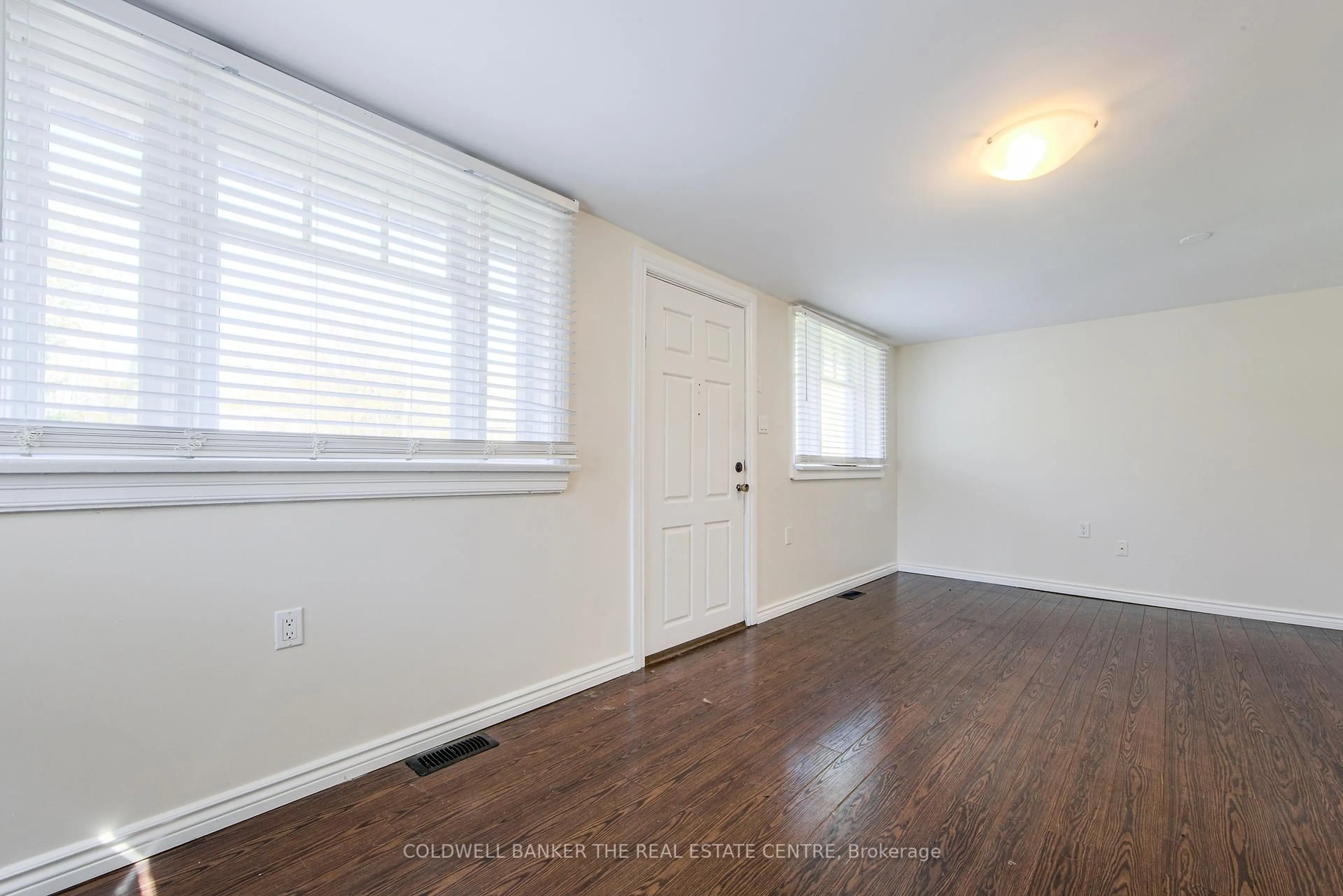 A pic of a room for 721 9th Line, Innisfil Ontario L9S 3X9