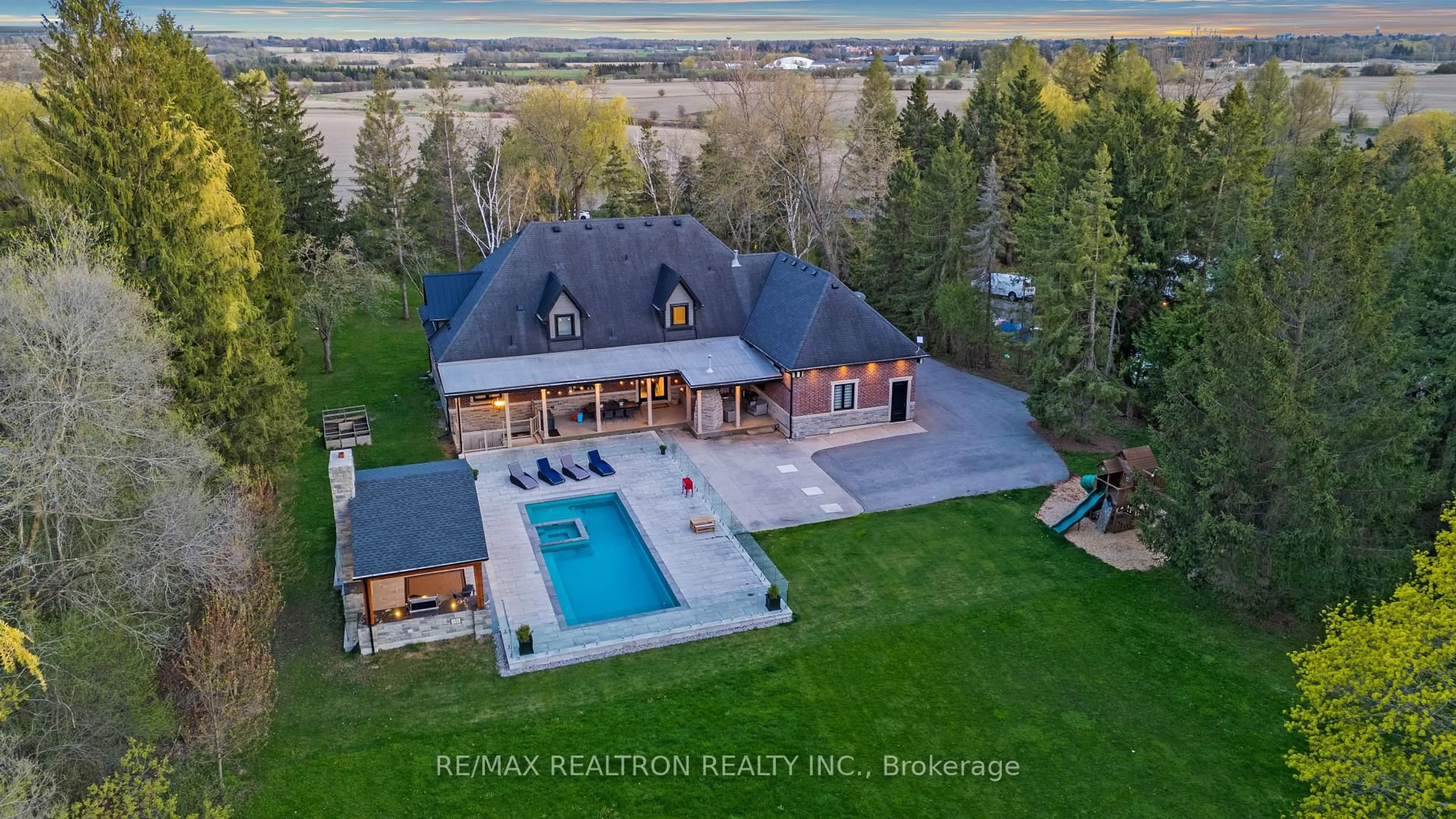 A pic from outside/outdoor area/front of a property/back of a property/a pic from drone, water/lake/river/ocean view for 1246 15th Sdrd, King Ontario L7B 1K5