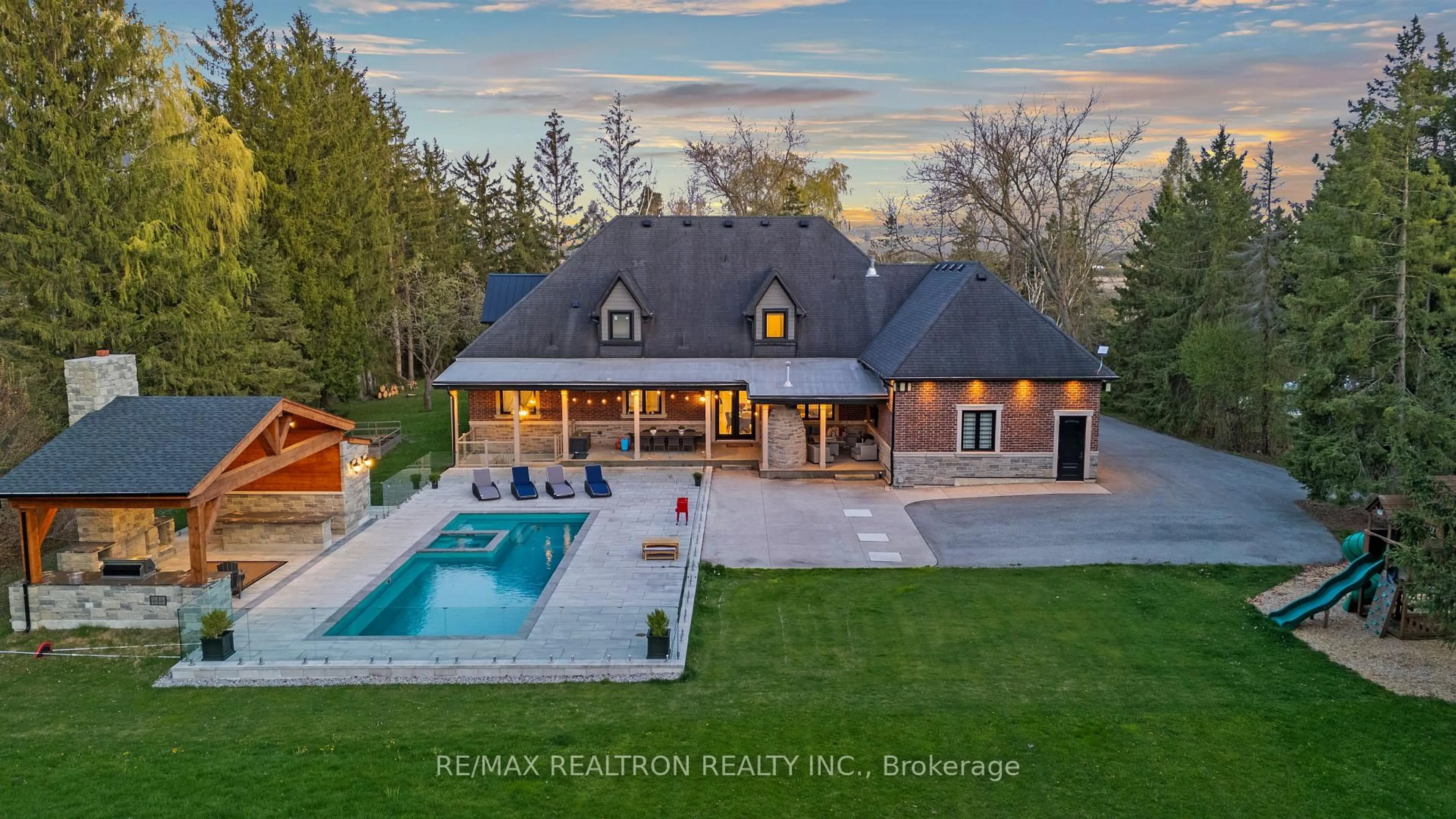 A pic from outside/outdoor area/front of a property/back of a property/a pic from drone, water/lake/river/ocean view for 1246 15th Sdrd, King Ontario L7B 1K5