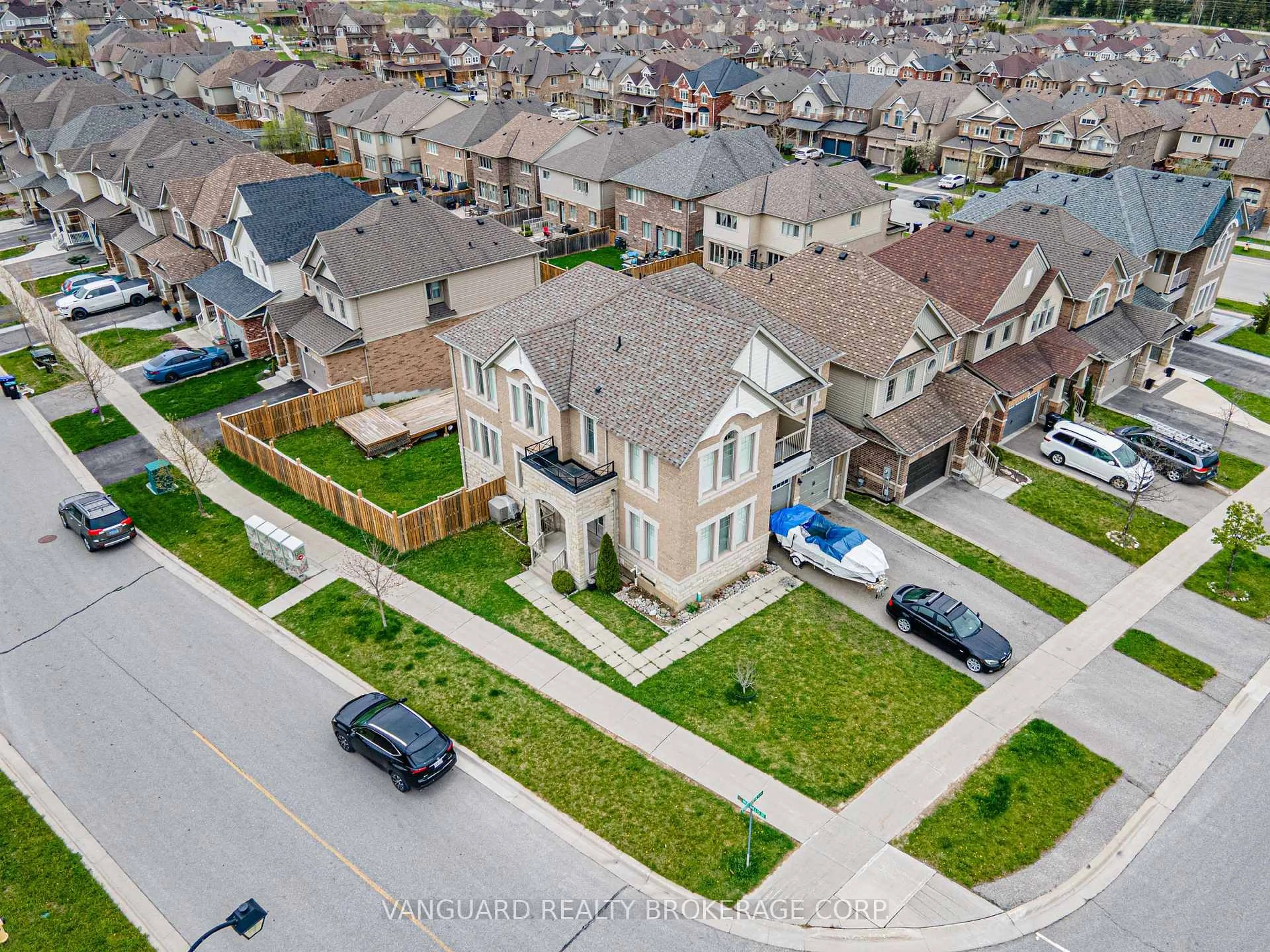 A pic from outside/outdoor area/front of a property/back of a property/a pic from drone, street for 75 Treetops Blvd, New Tecumseth Ontario L9R 0L8