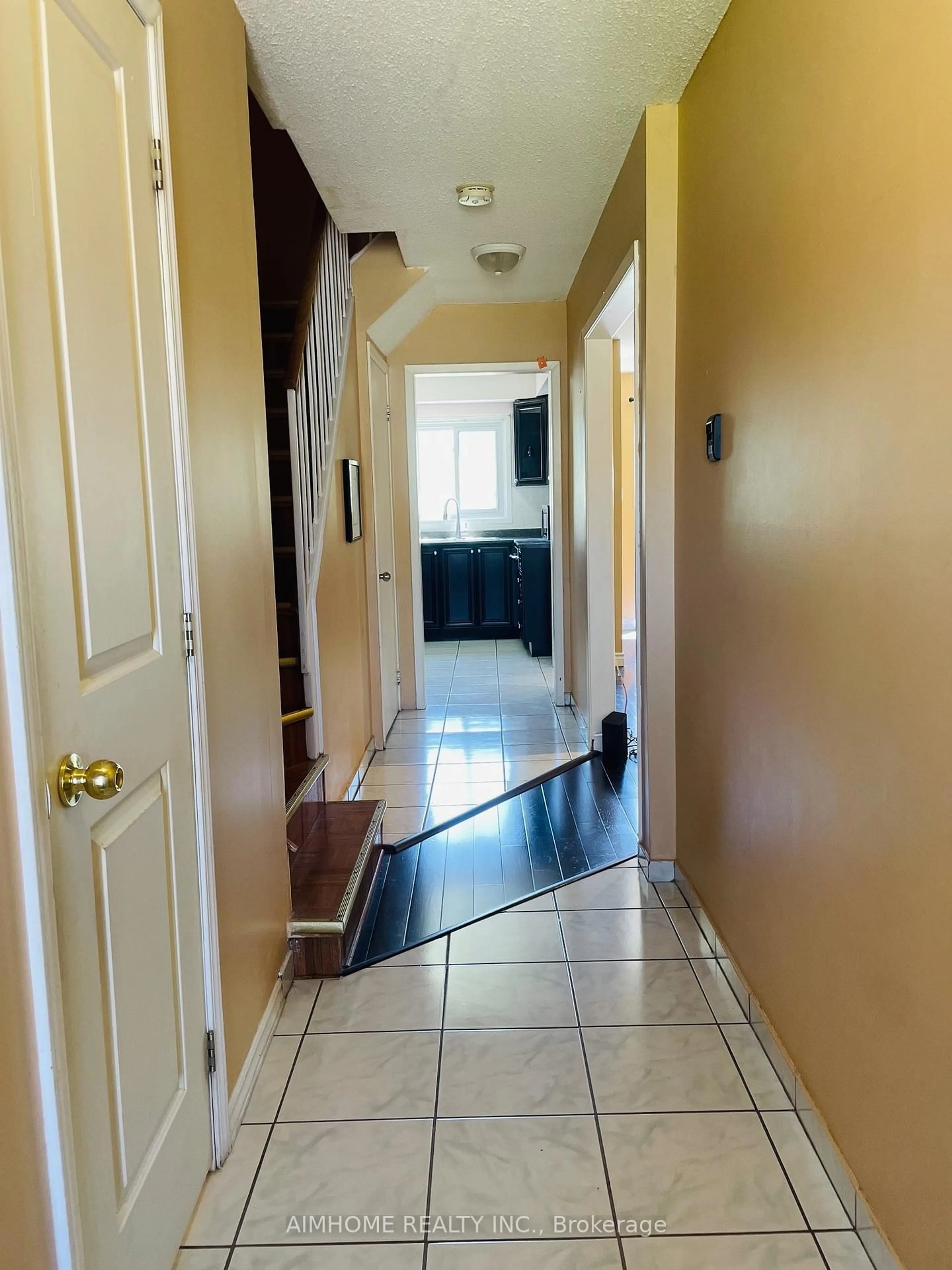 Indoor entryway for 41 Pettigrew Crt, Markham Ontario L3S 1K4