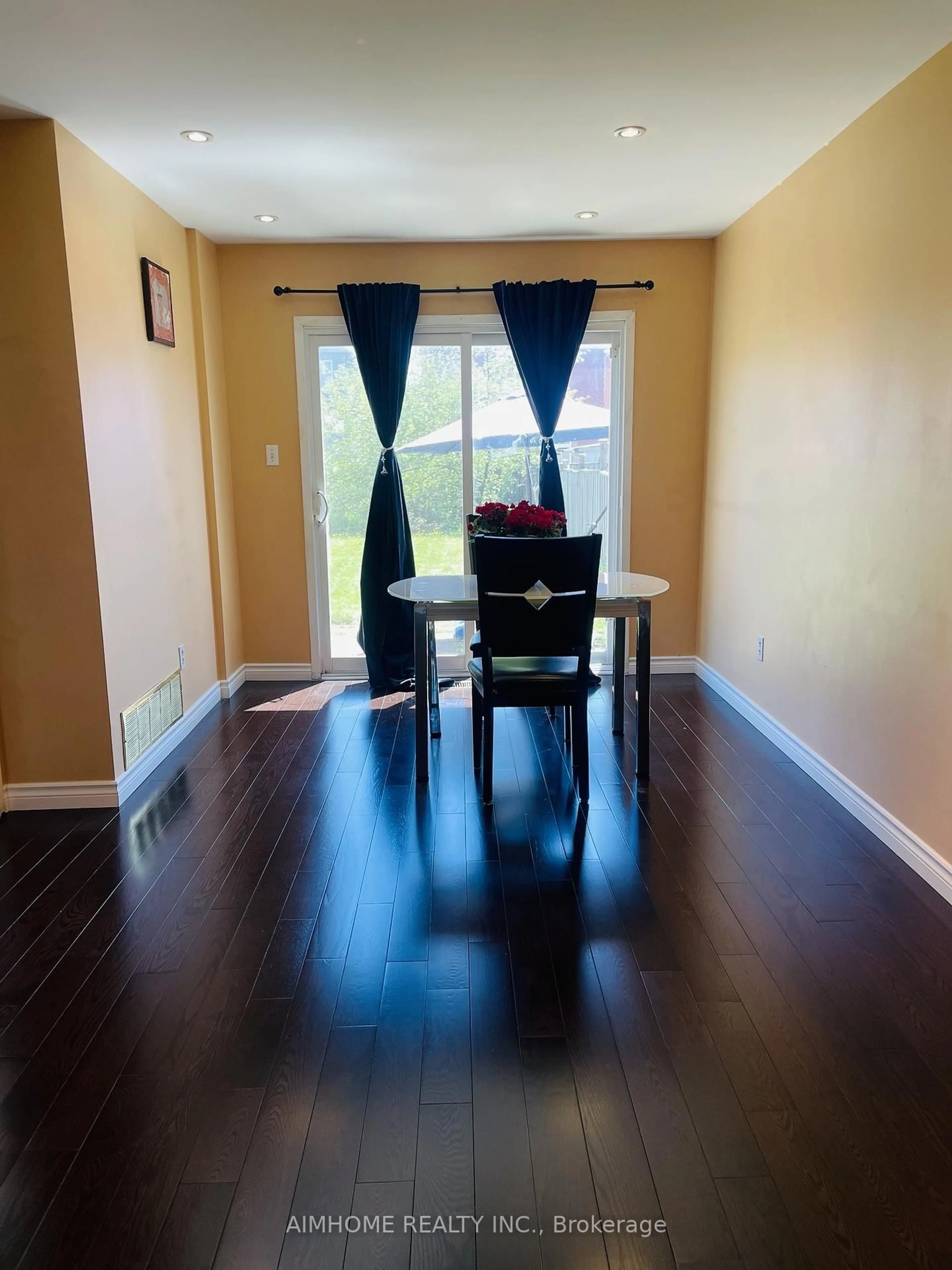 Dining room, wood/laminate floor for 41 Pettigrew Crt, Markham Ontario L3S 1K4