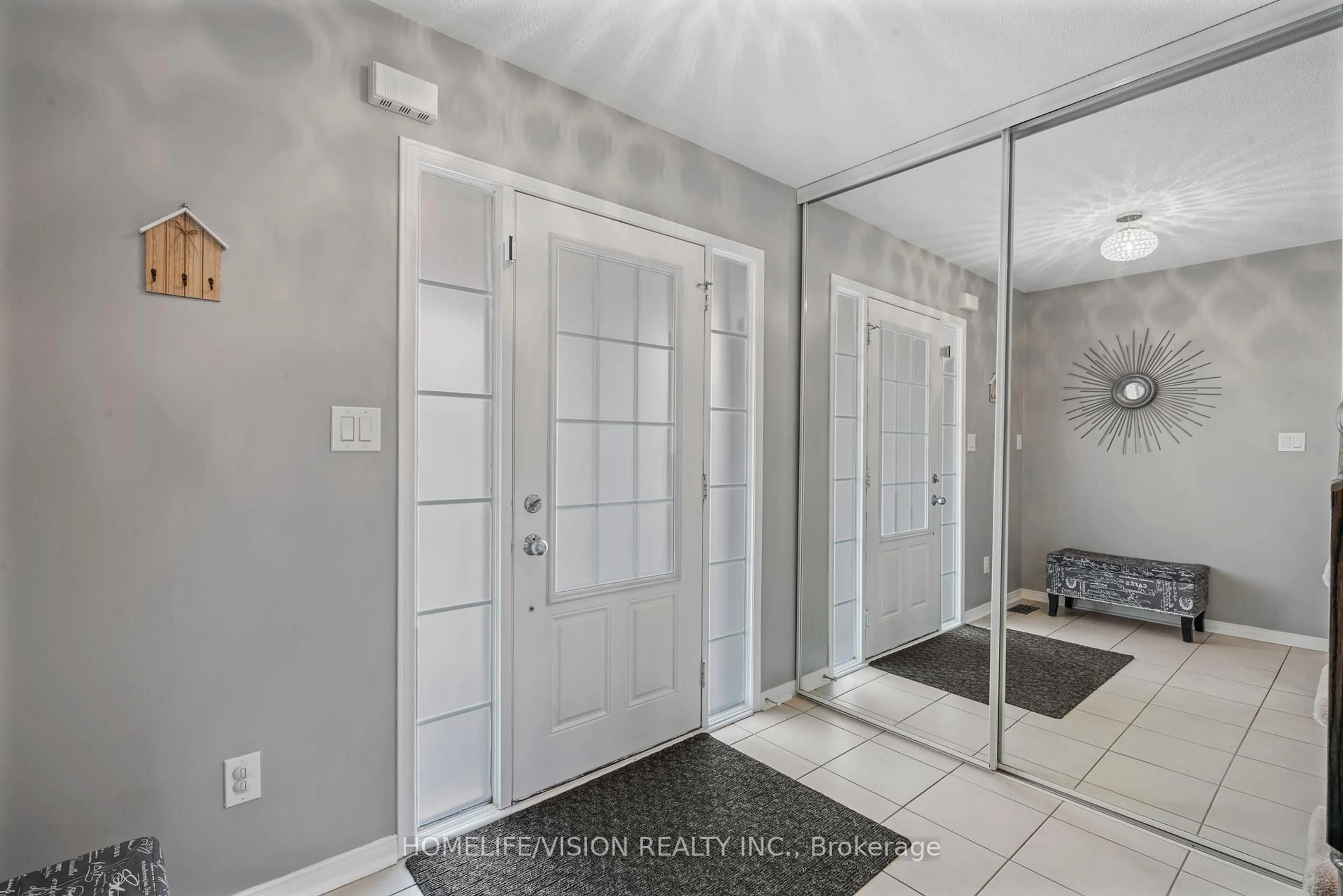 Indoor entryway for 25 Long St, Bradford West Gwillimbury Ontario L3Z 0L7