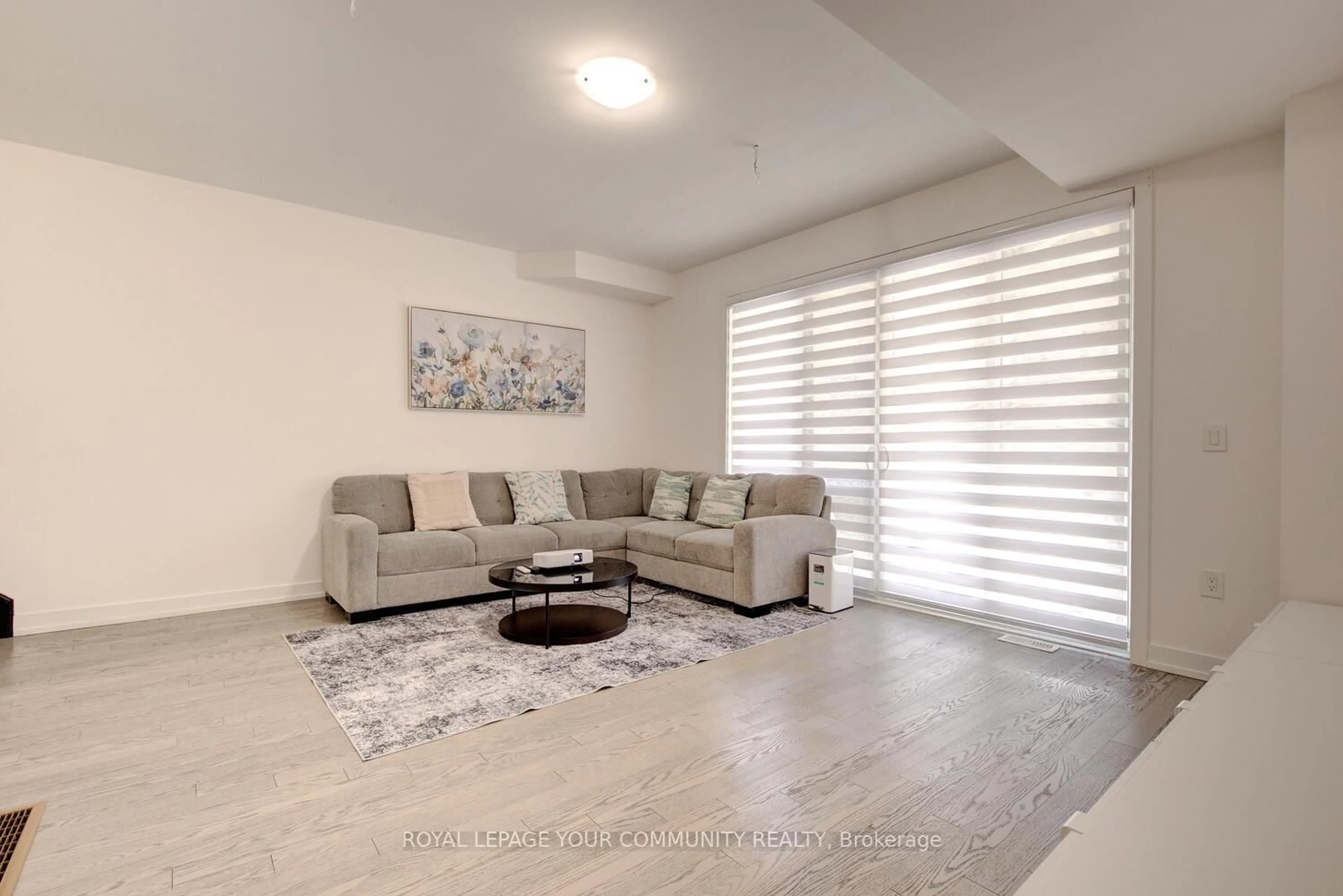 Living room with furniture, unknown for 16 Glenngarry Cres, Vaughan Ontario L6A 4Z4