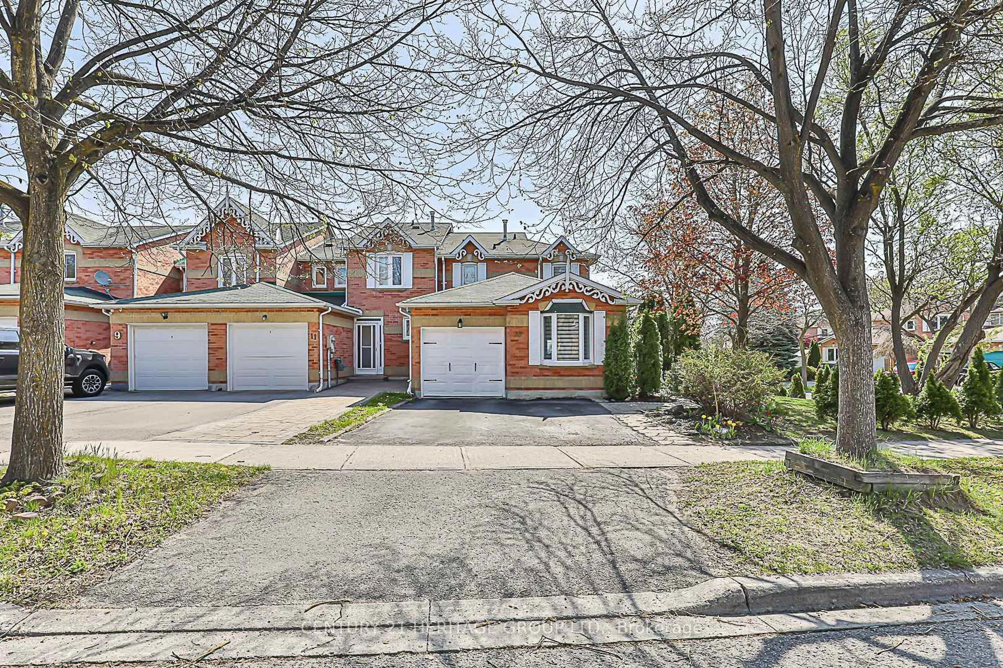 Home with brick exterior material, street for 15 Ritva Crt, Richmond Hill Ontario L4C 9R3