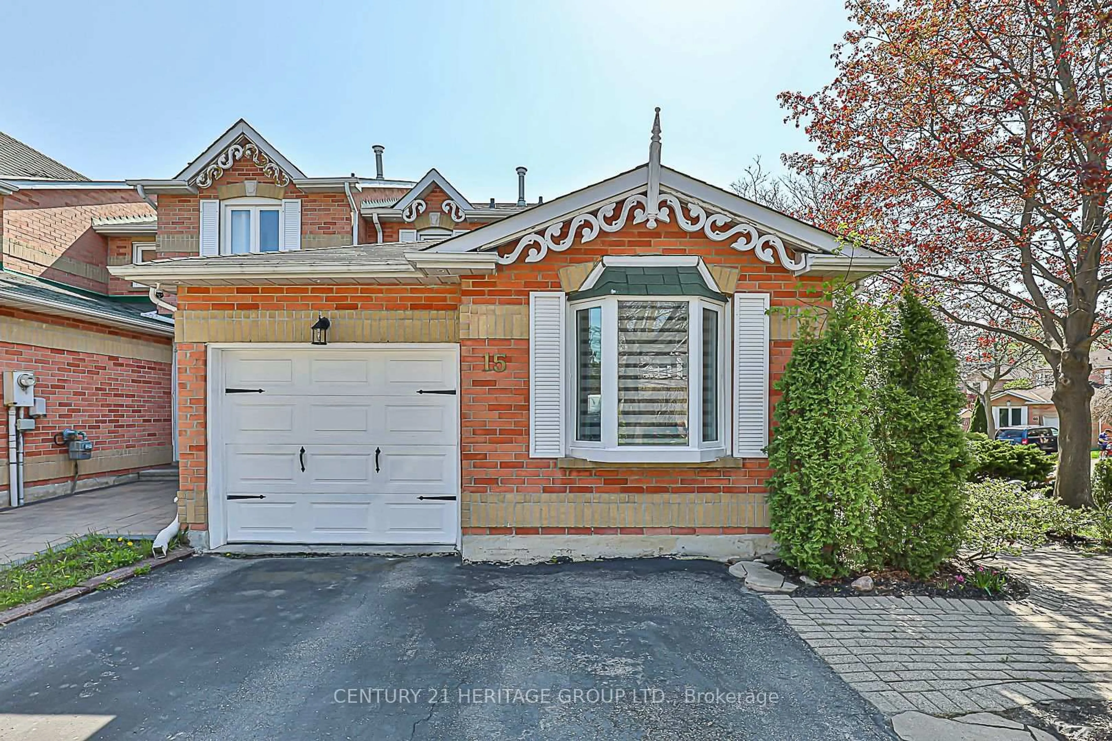 Home with brick exterior material, street for 15 Ritva Crt, Richmond Hill Ontario L4C 9R3