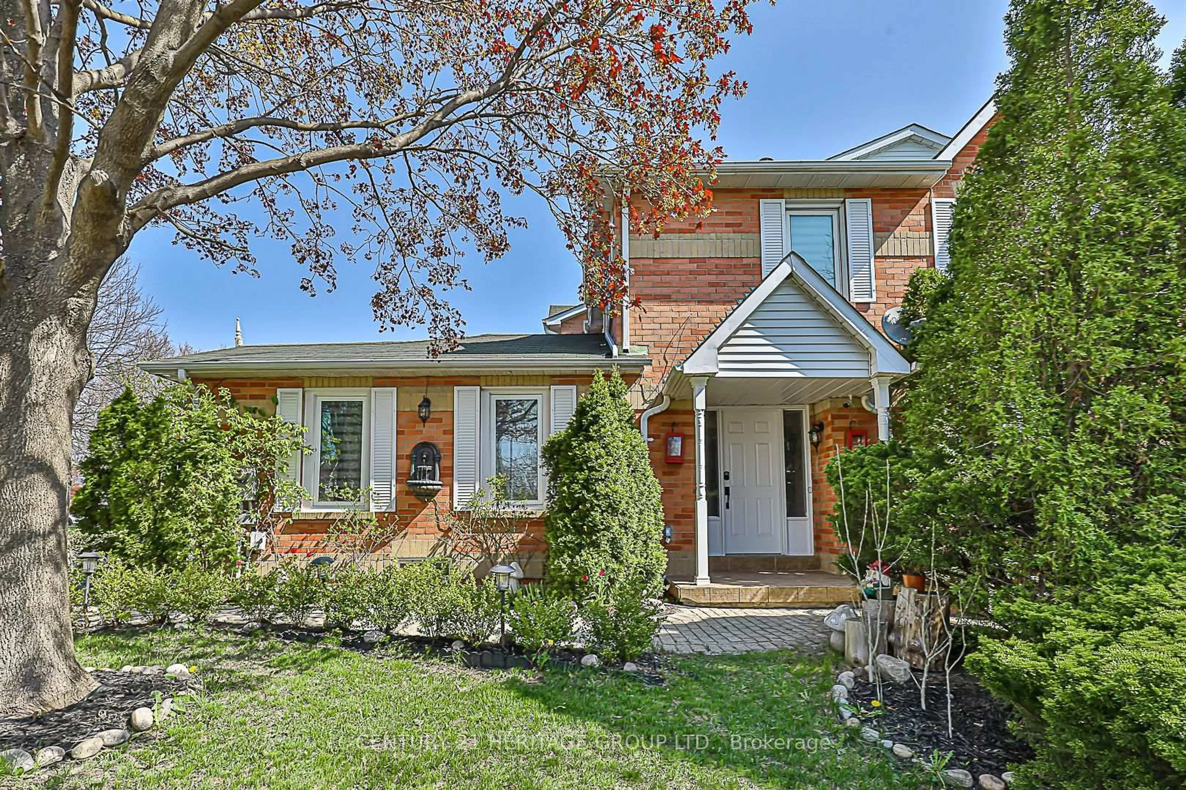 Home with brick exterior material, street for 15 Ritva Crt, Richmond Hill Ontario L4C 9R3