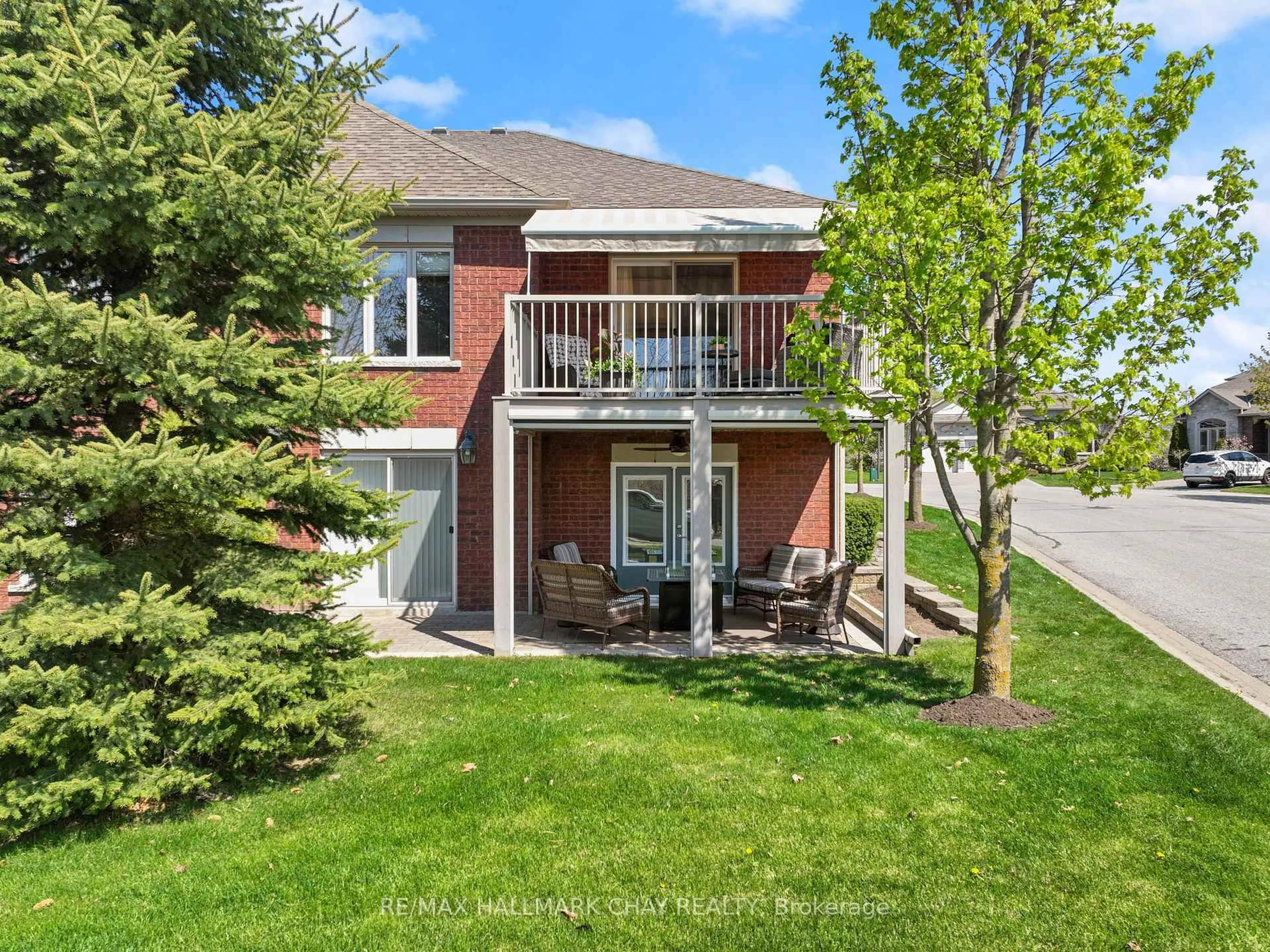 A pic from outside/outdoor area/front of a property/back of a property/a pic from drone, unknown for 180 Ridge Way, New Tecumseth Ontario L9R 0H3