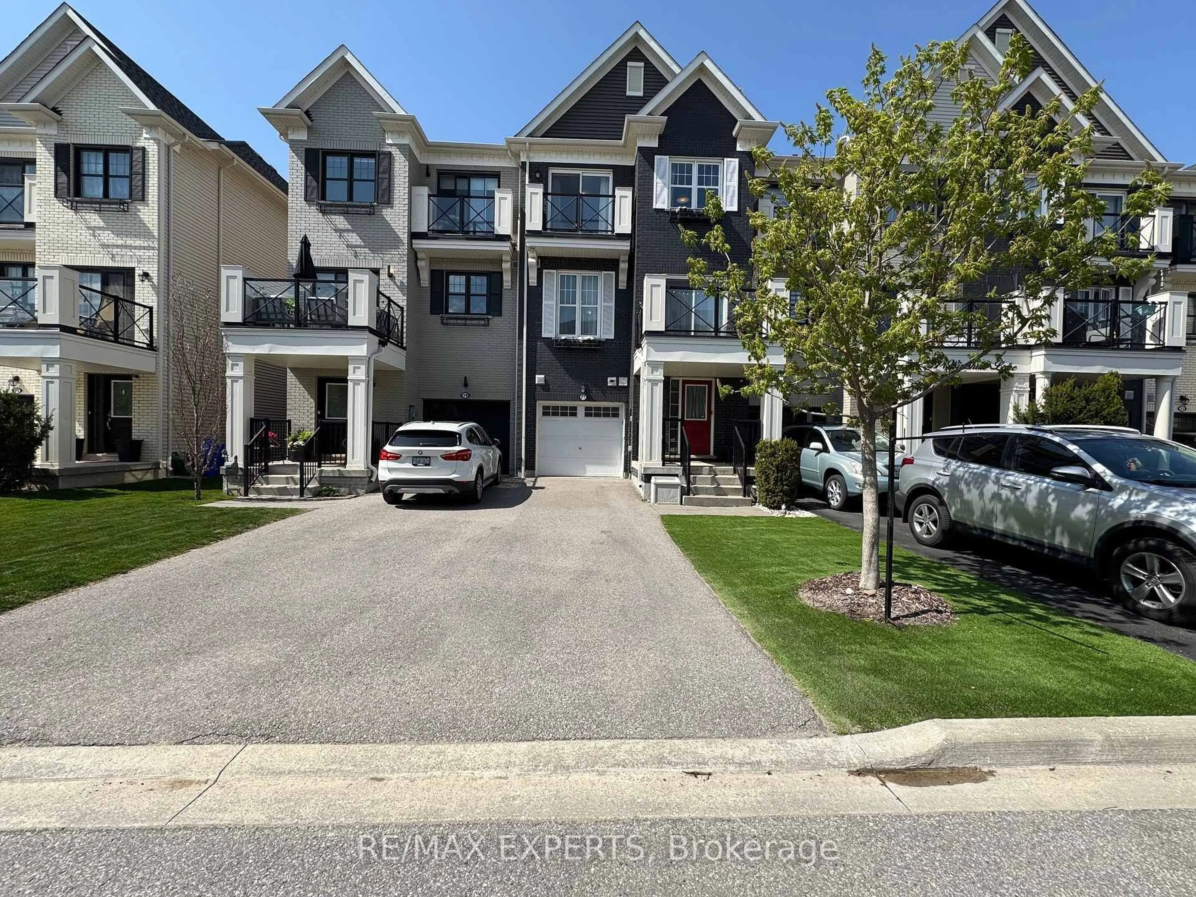 A pic from outside/outdoor area/front of a property/back of a property/a pic from drone, street for 23 Wimshaw Lane, Whitchurch-Stouffville Ontario L4A 1Y5