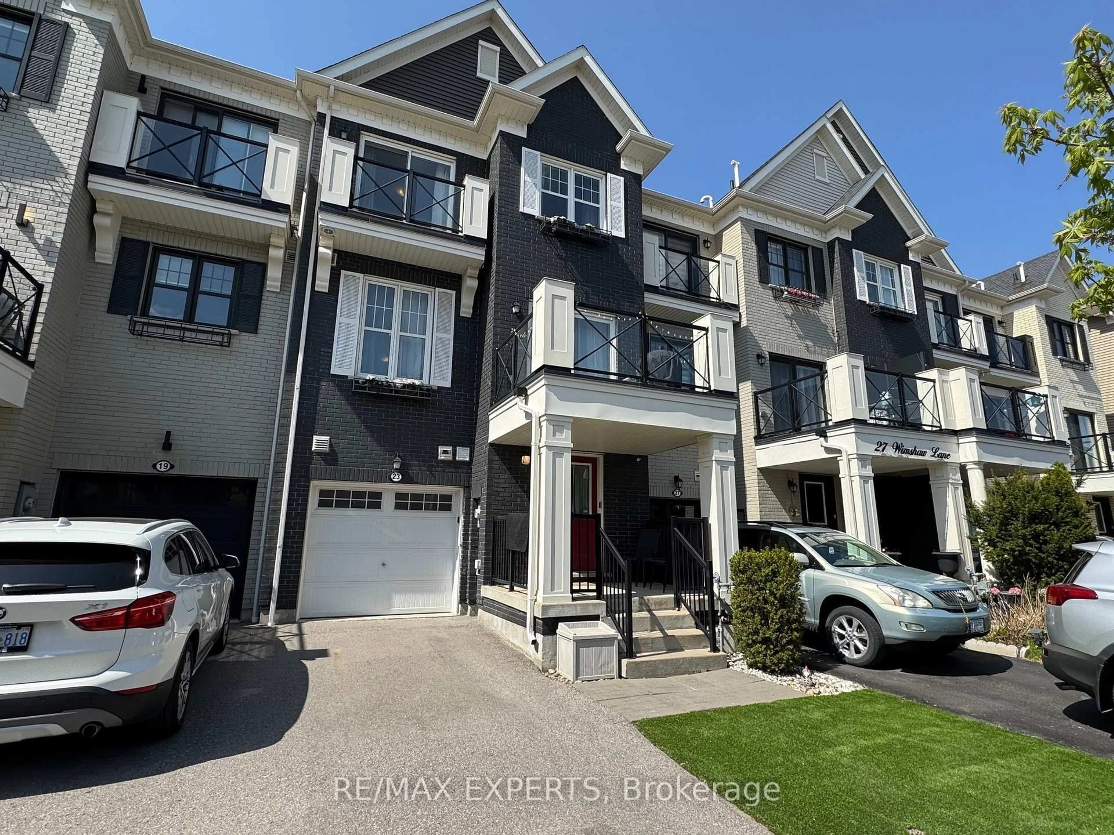 A pic from outside/outdoor area/front of a property/back of a property/a pic from drone, street for 23 Wimshaw Lane, Whitchurch-Stouffville Ontario L4A 1Y5
