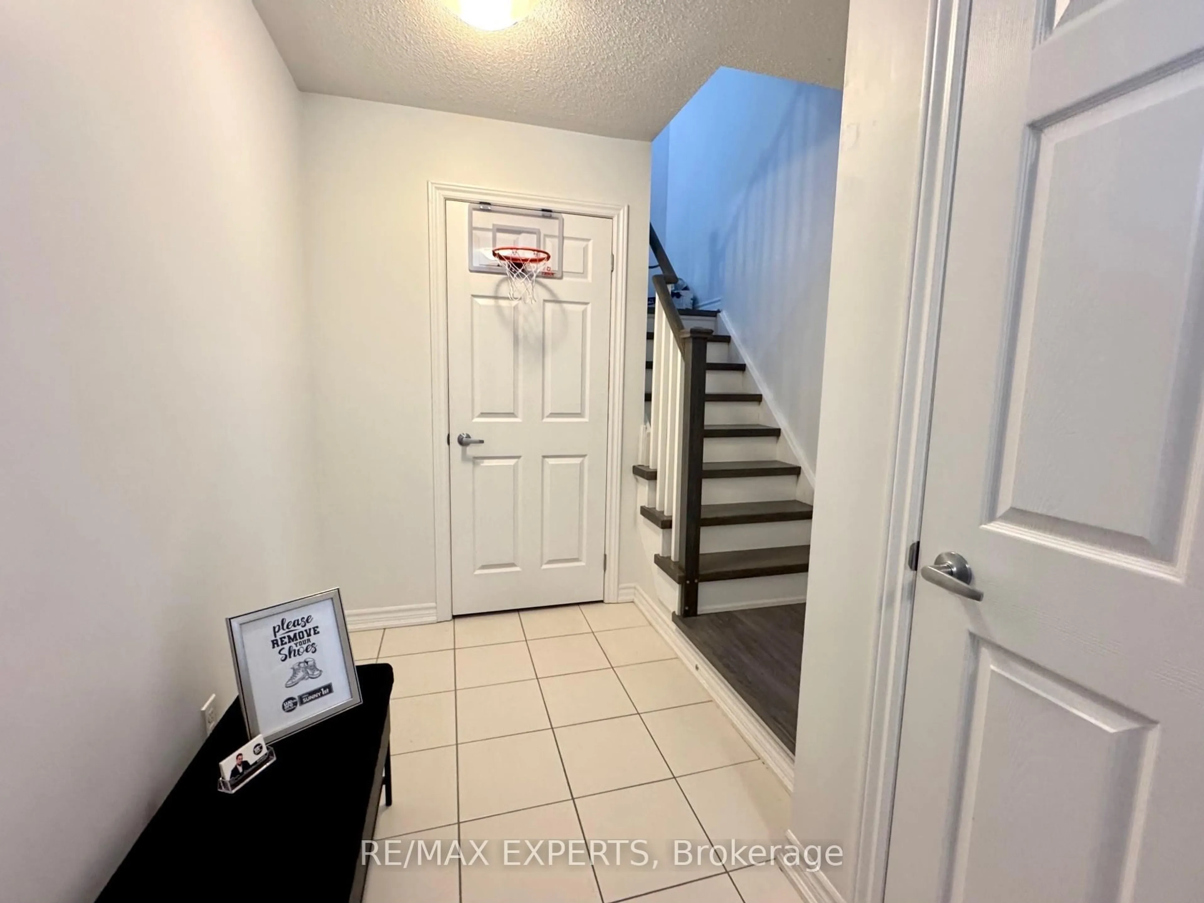 Indoor entryway for 23 Wimshaw Lane, Whitchurch-Stouffville Ontario L4A 1Y5
