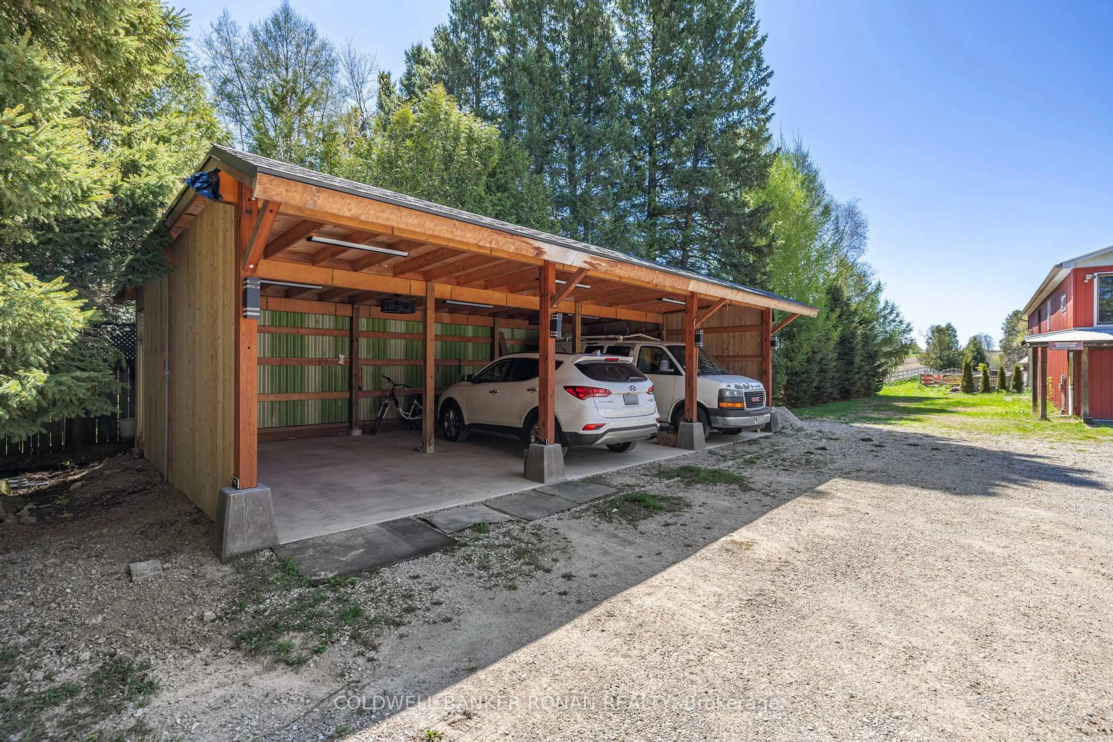 Indoor garage for 7171 9th Line, New Tecumseth Ontario L0G 1A0