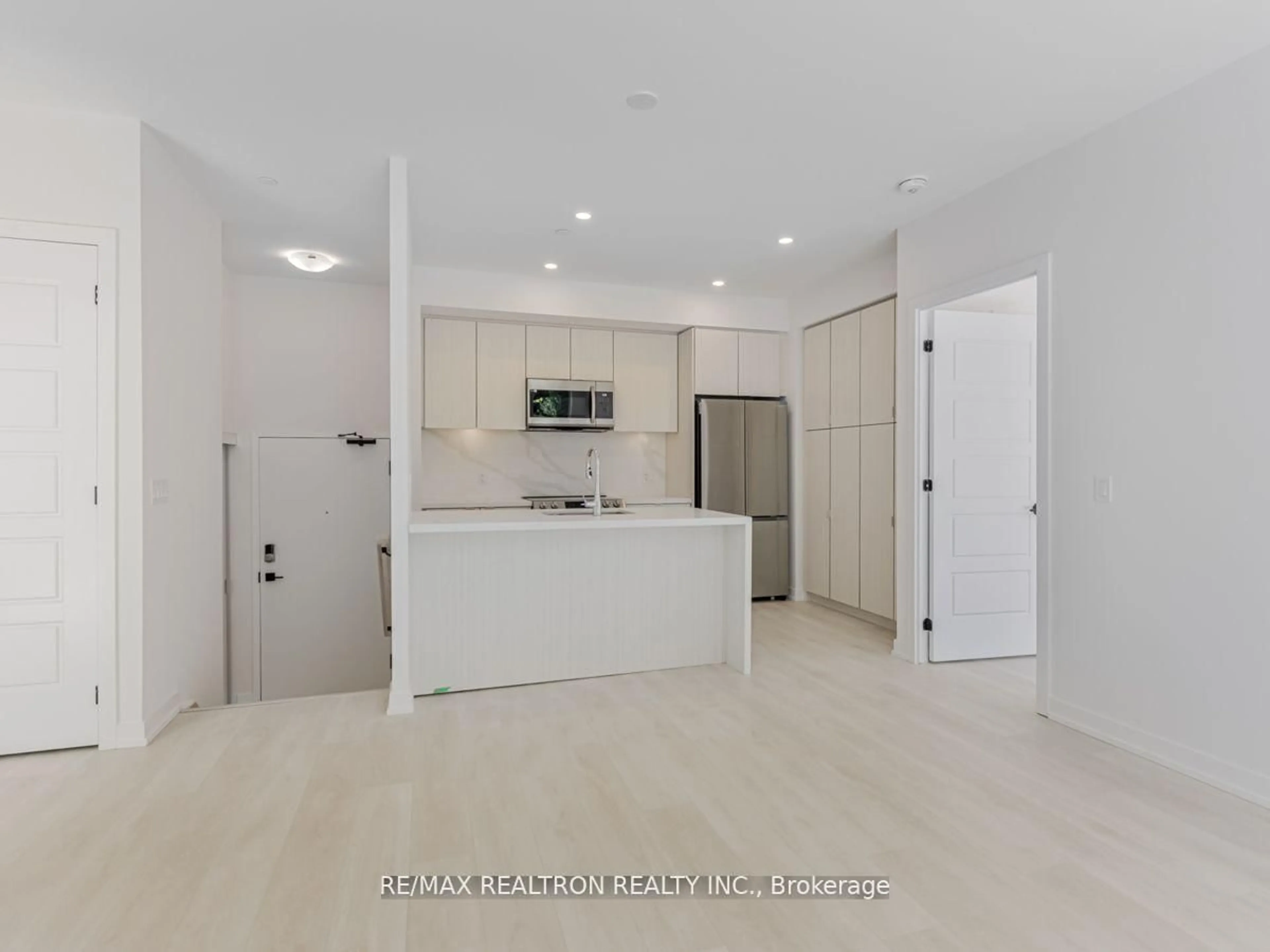 Open concept kitchen, ceramic/tile floor for 415 Sea Ray Ave #G38, Innisfil Ontario L9S 0R5
