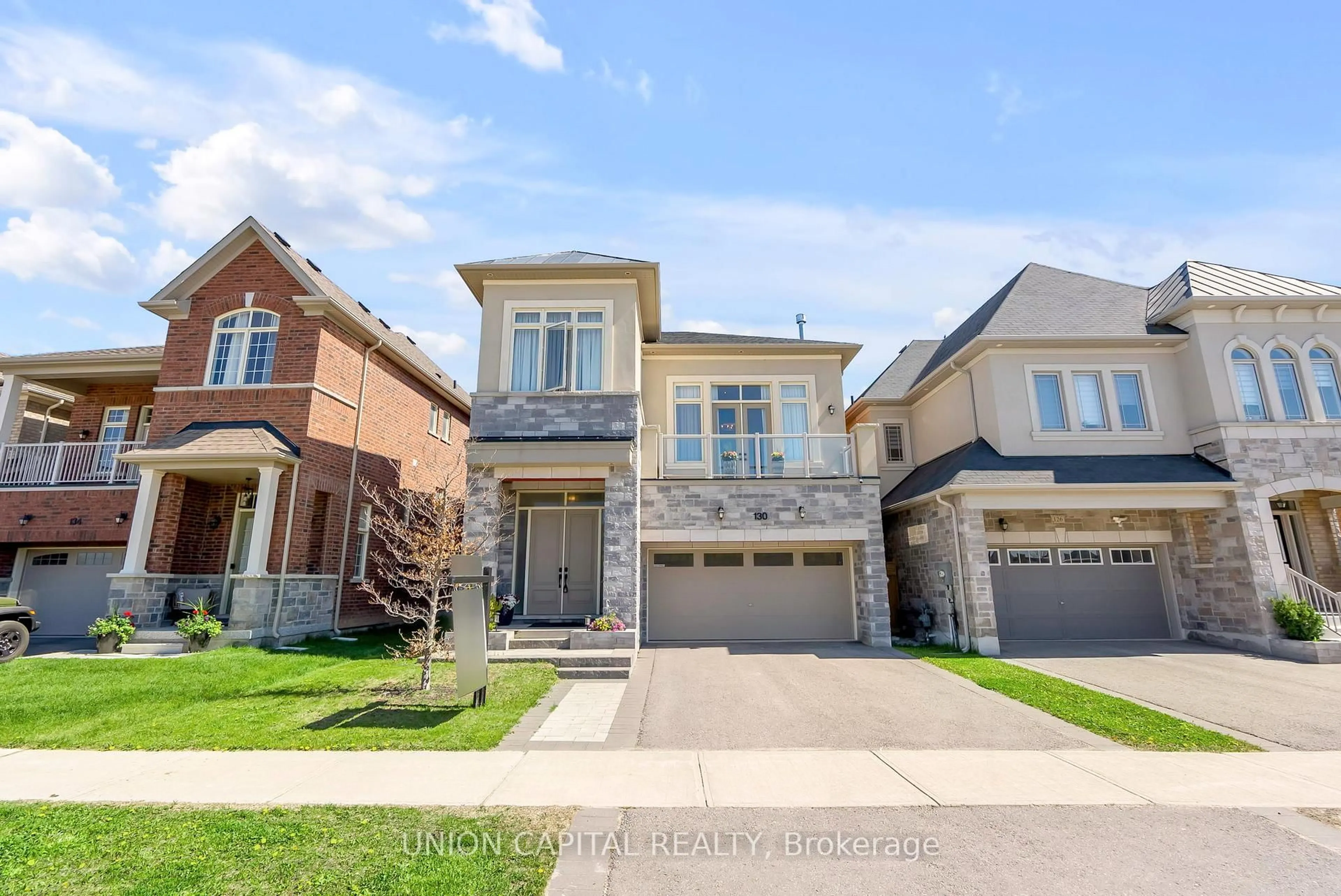 Home with brick exterior material, street for 130 Walter English Dr, East Gwillimbury Ontario L9N 0R8