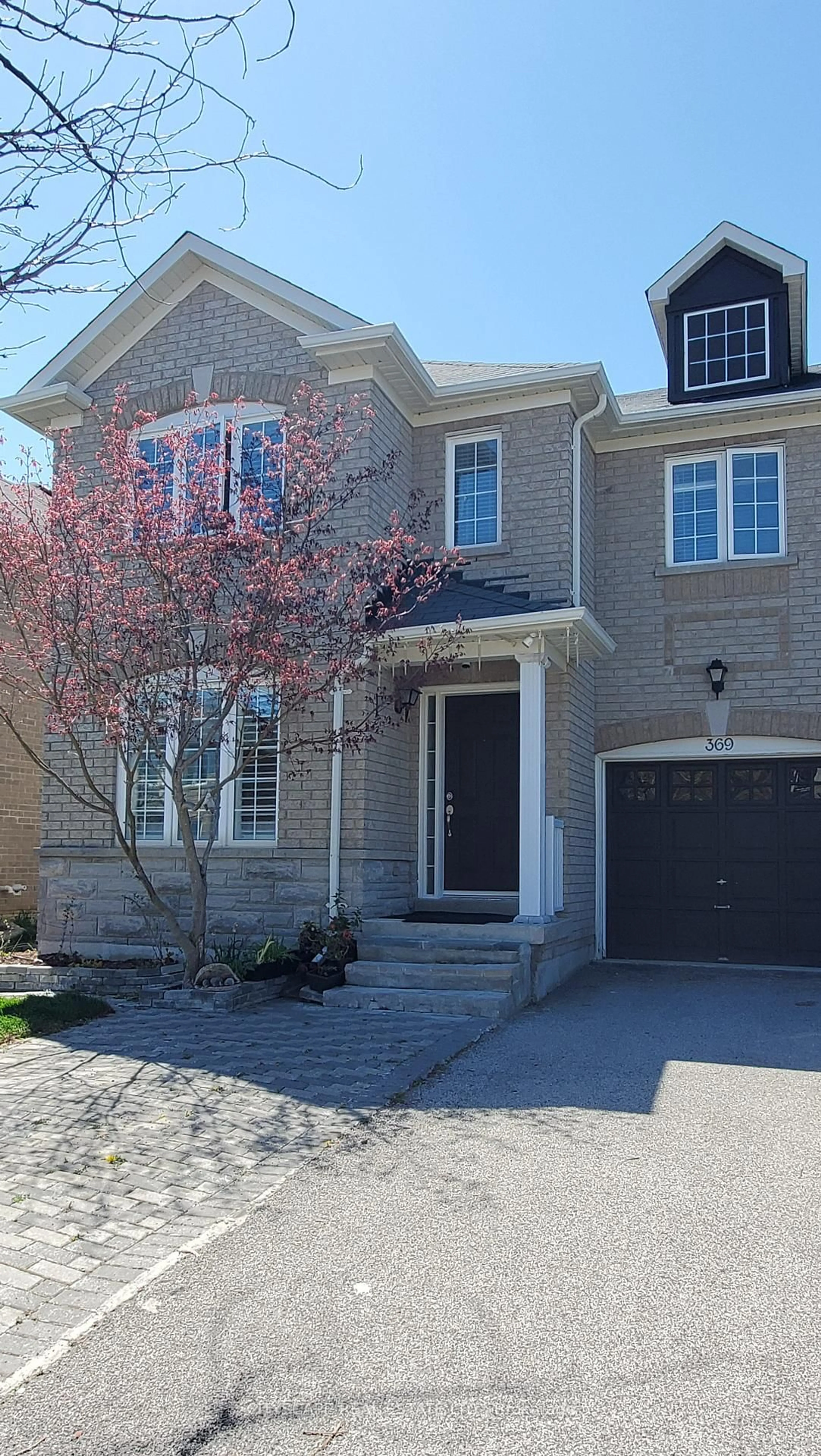 Home with brick exterior material, street for 369 Kwapis Blvd, Newmarket Ontario L3X 3H1