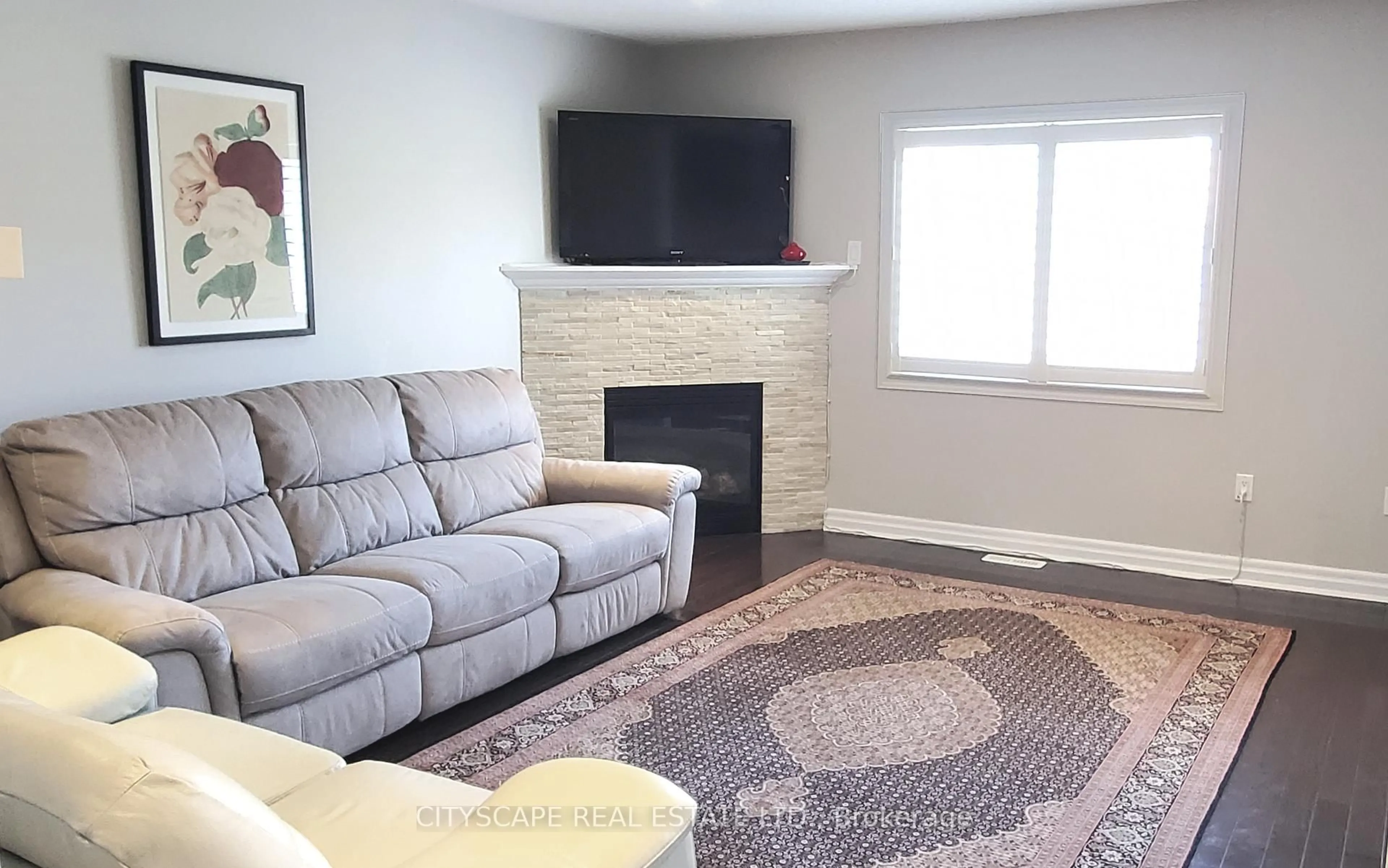 Living room with furniture, unknown for 369 Kwapis Blvd, Newmarket Ontario L3X 3H1