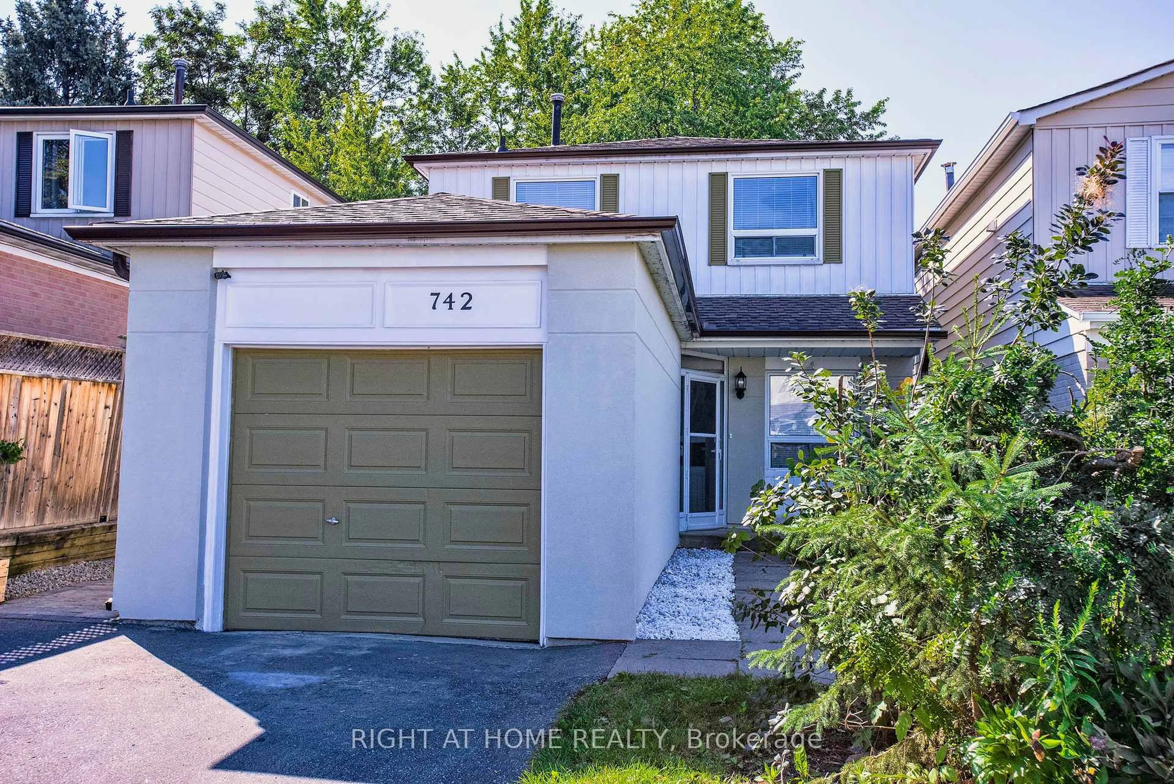 Unknown for 742 Beman Dr, Newmarket Ontario L3Y 4Z2