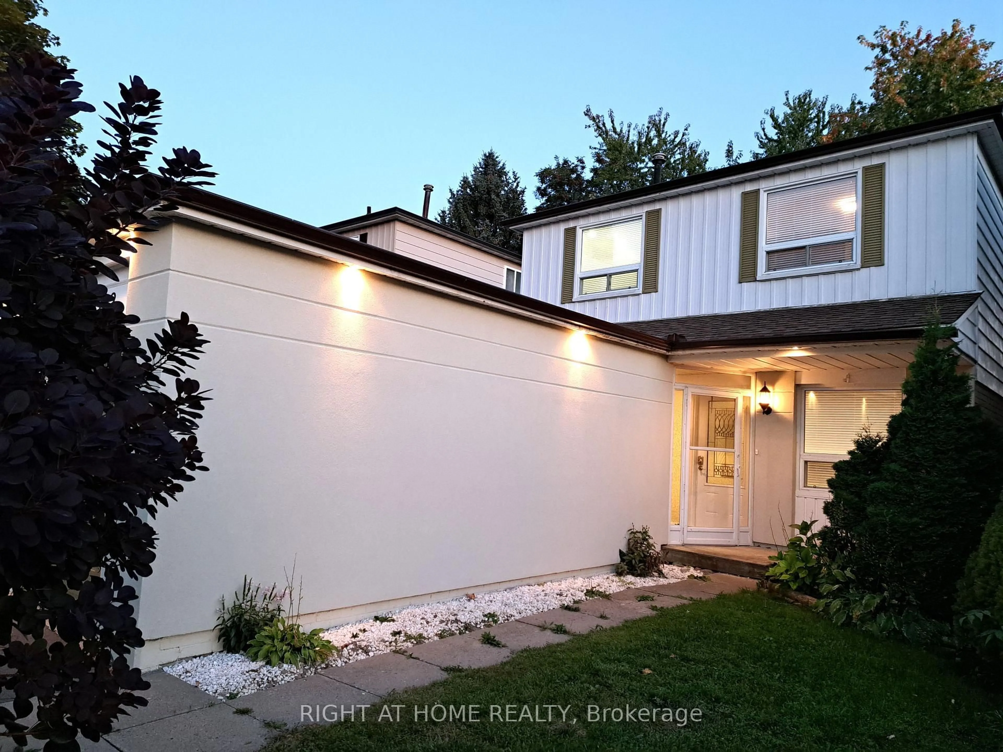 Home with vinyl exterior material, street for 742 Beman Dr, Newmarket Ontario L3Y 4Z2