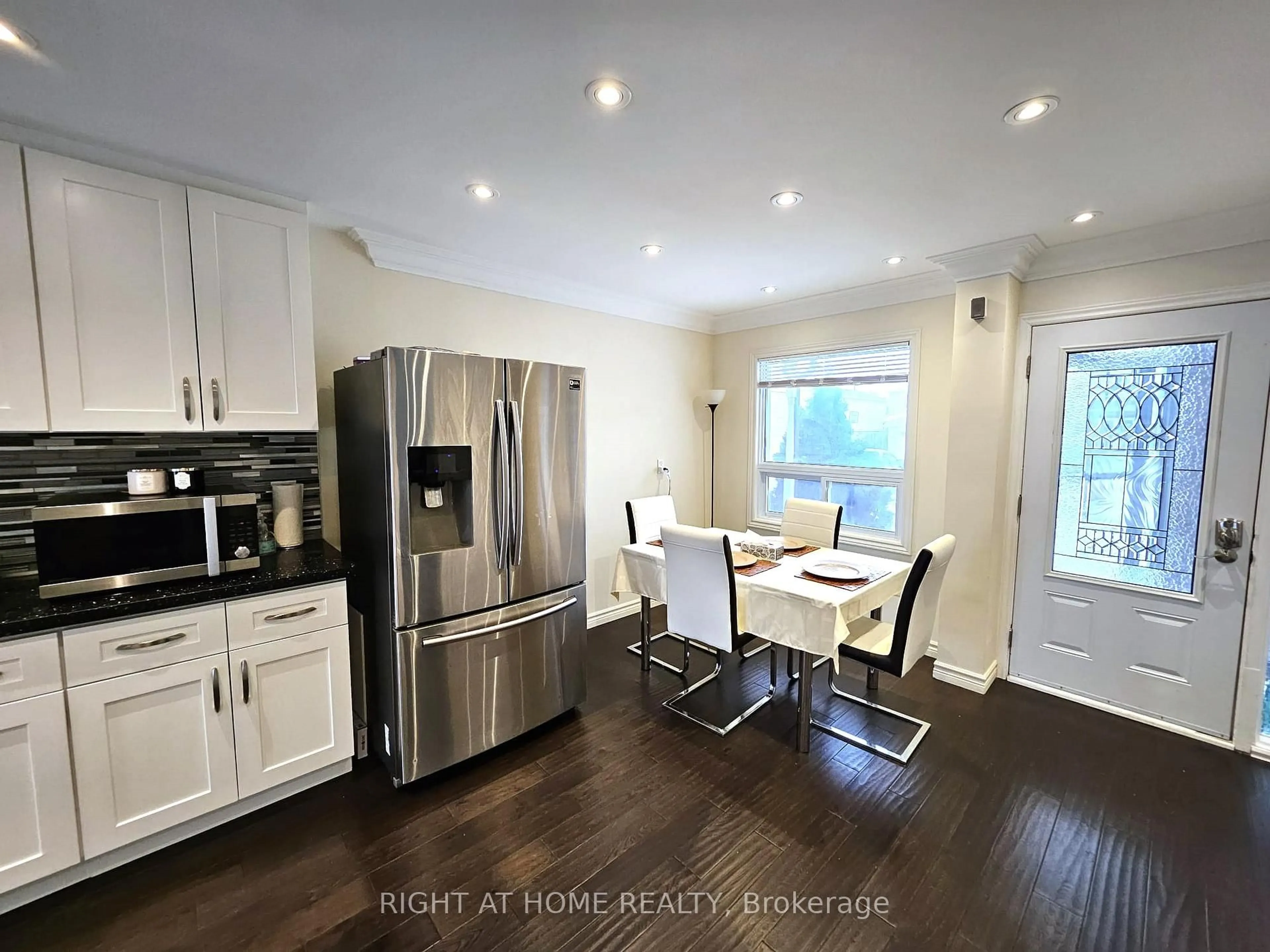 Open concept kitchen, wood/laminate floor for 742 Beman Dr, Newmarket Ontario L3Y 4Z2