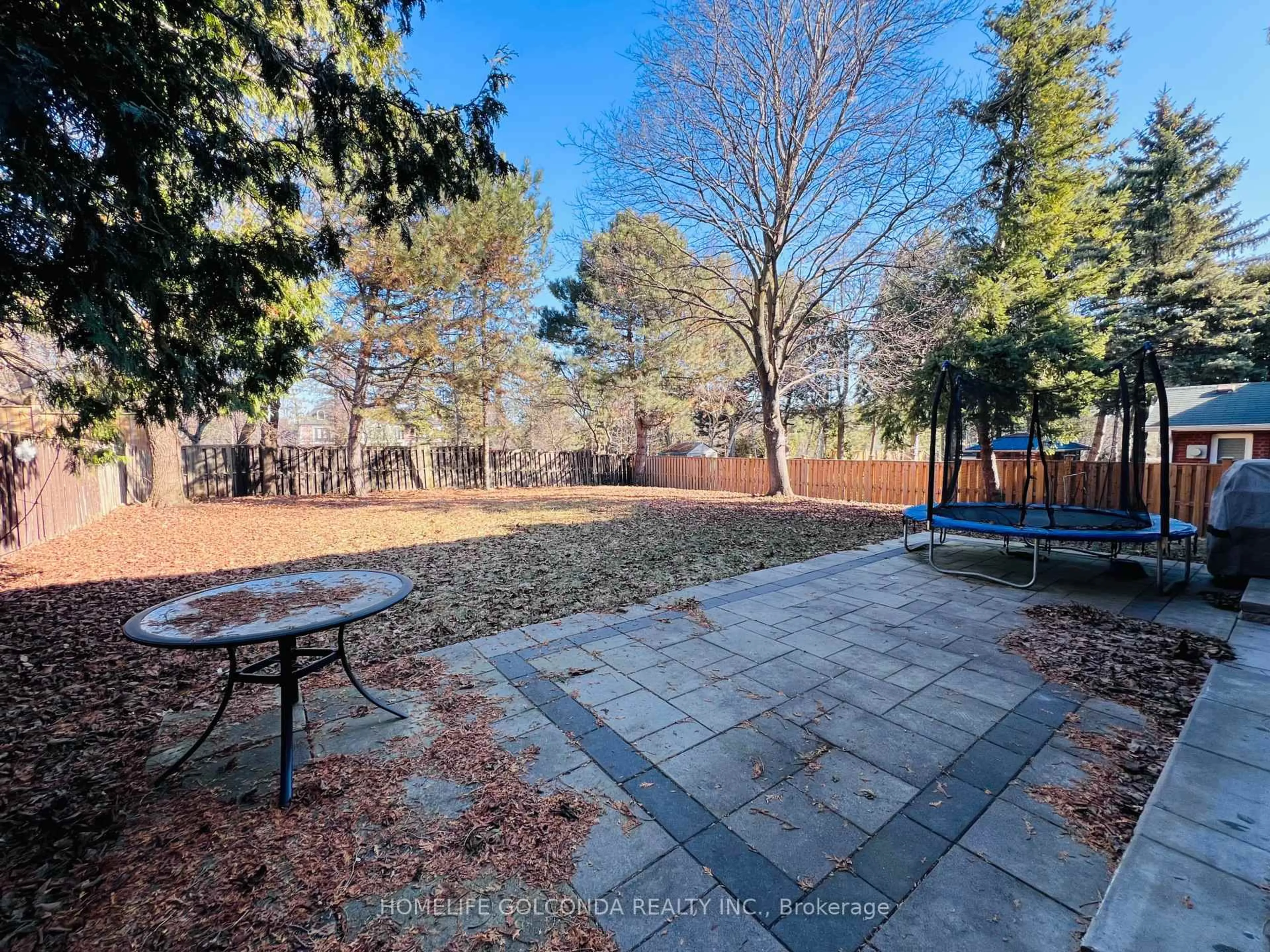 Patio, forest/trees view for 16 Briarwood Rd, Markham Ontario L3R 2X2