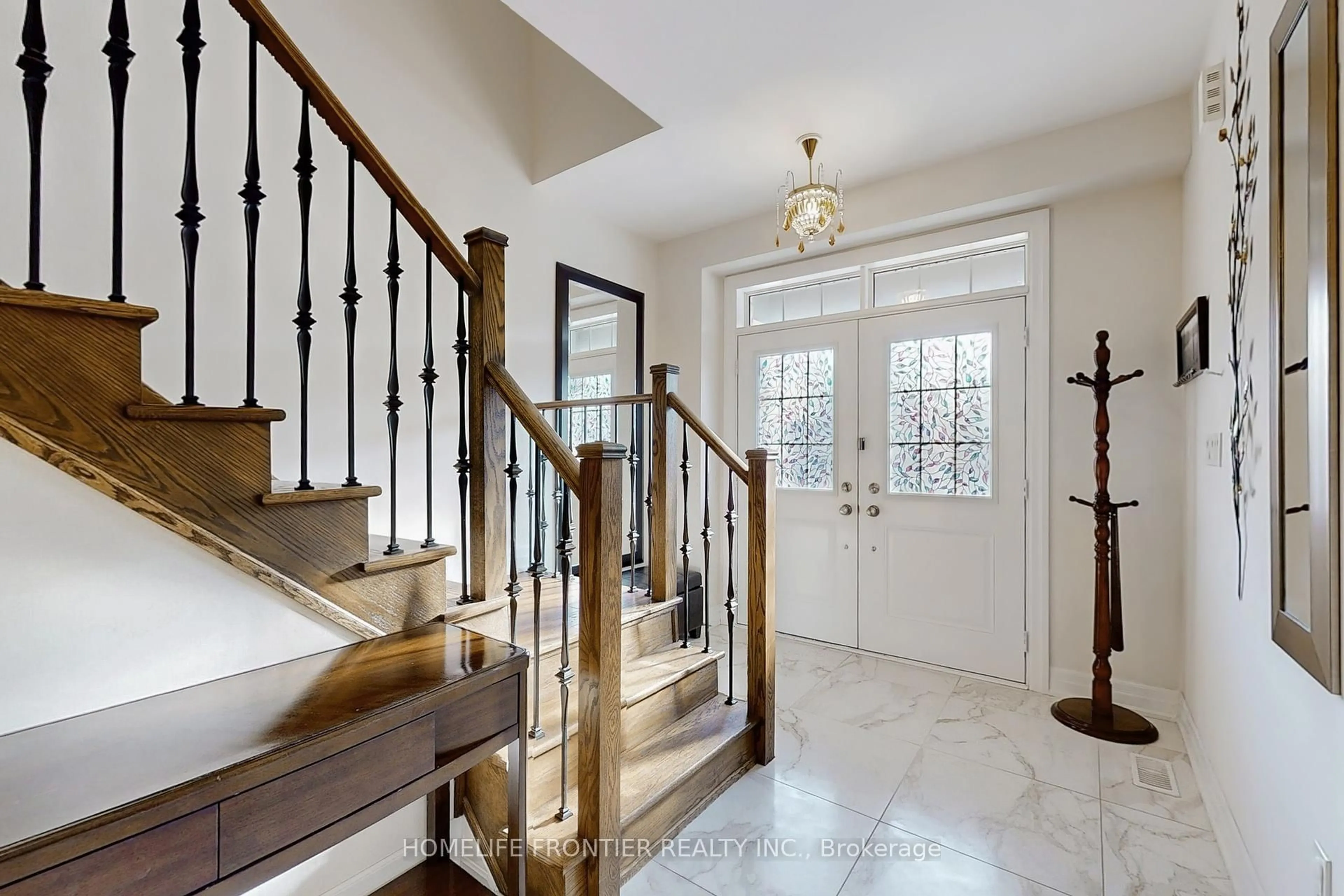 Indoor foyer for 1452 Farrow Cres, Innisfil Ontario L9S 0L6