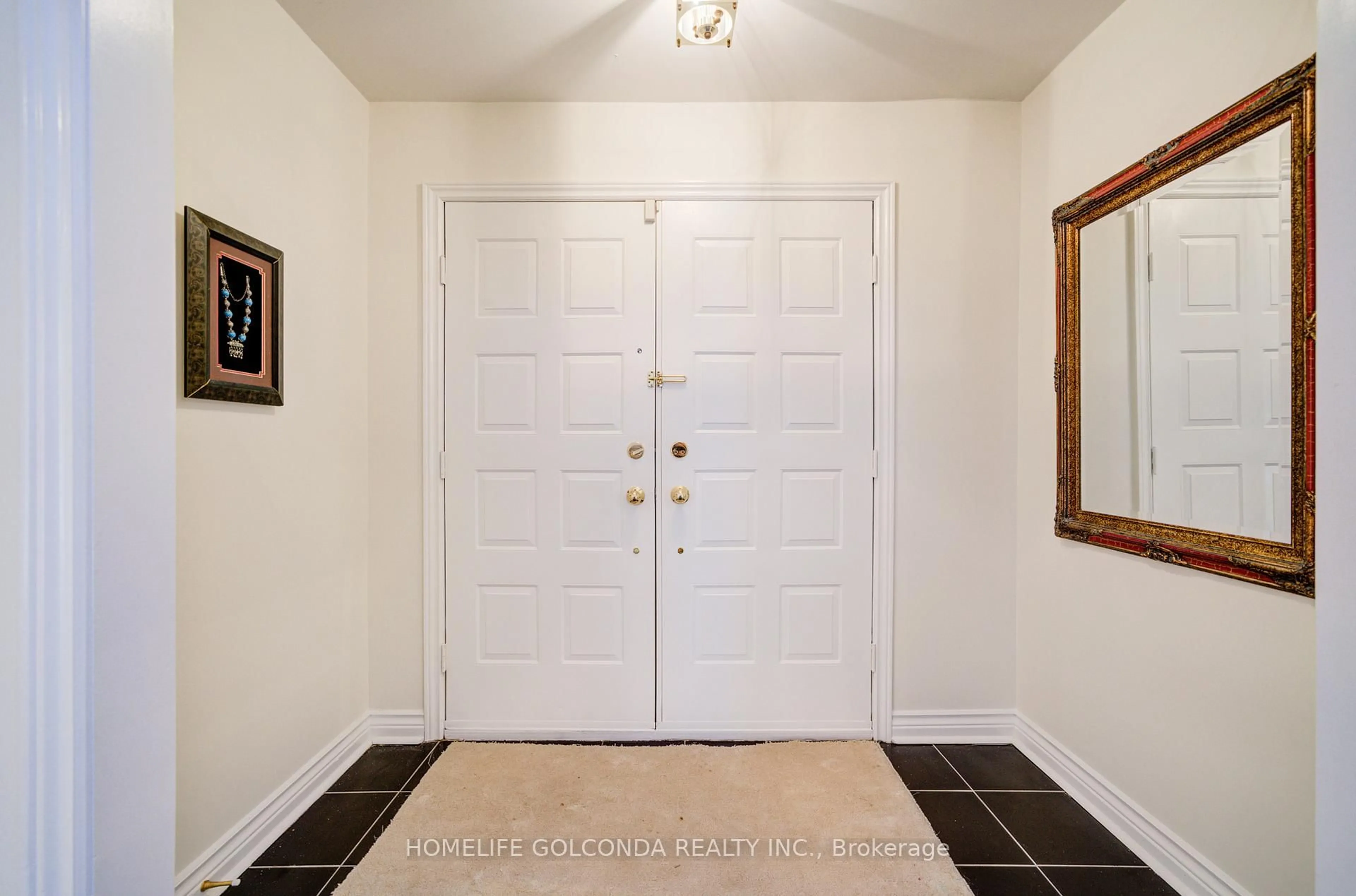 Indoor entryway for 47 Somerset Cres, Richmond Hill Ontario L4C 8N5
