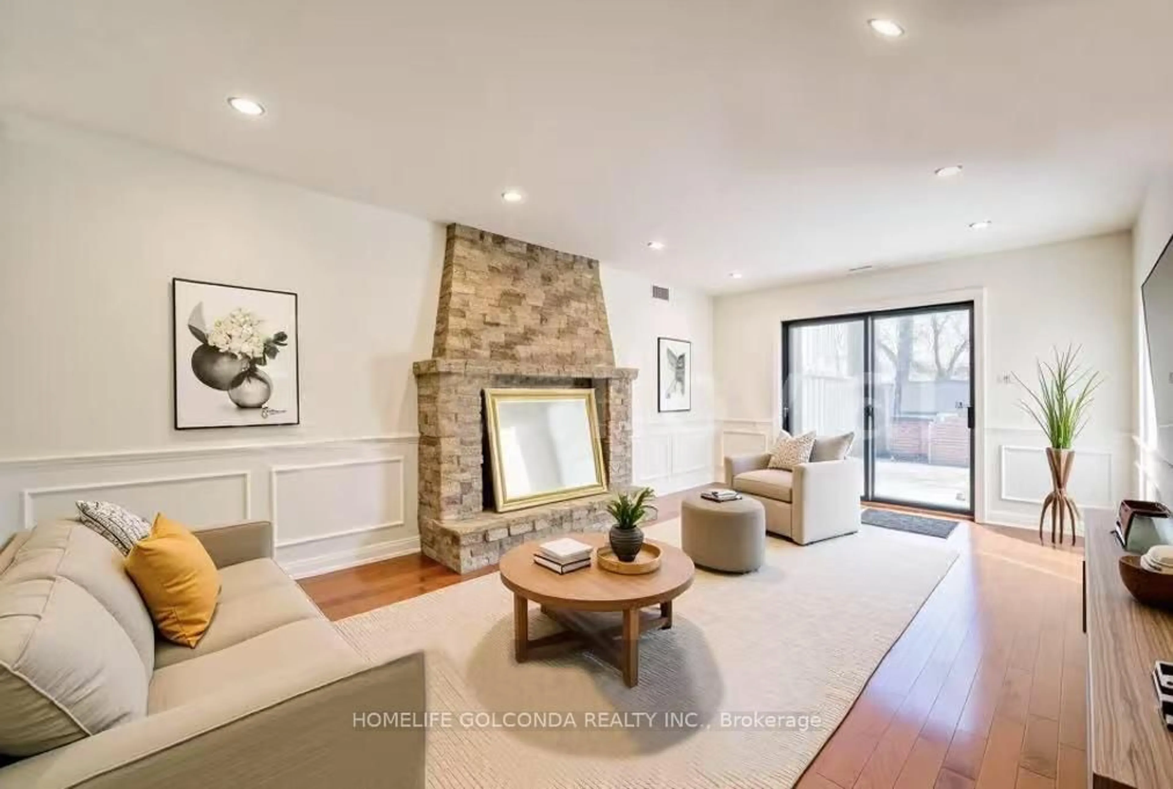 Living room with furniture, unknown for 47 Somerset Cres, Richmond Hill Ontario L4C 8N5