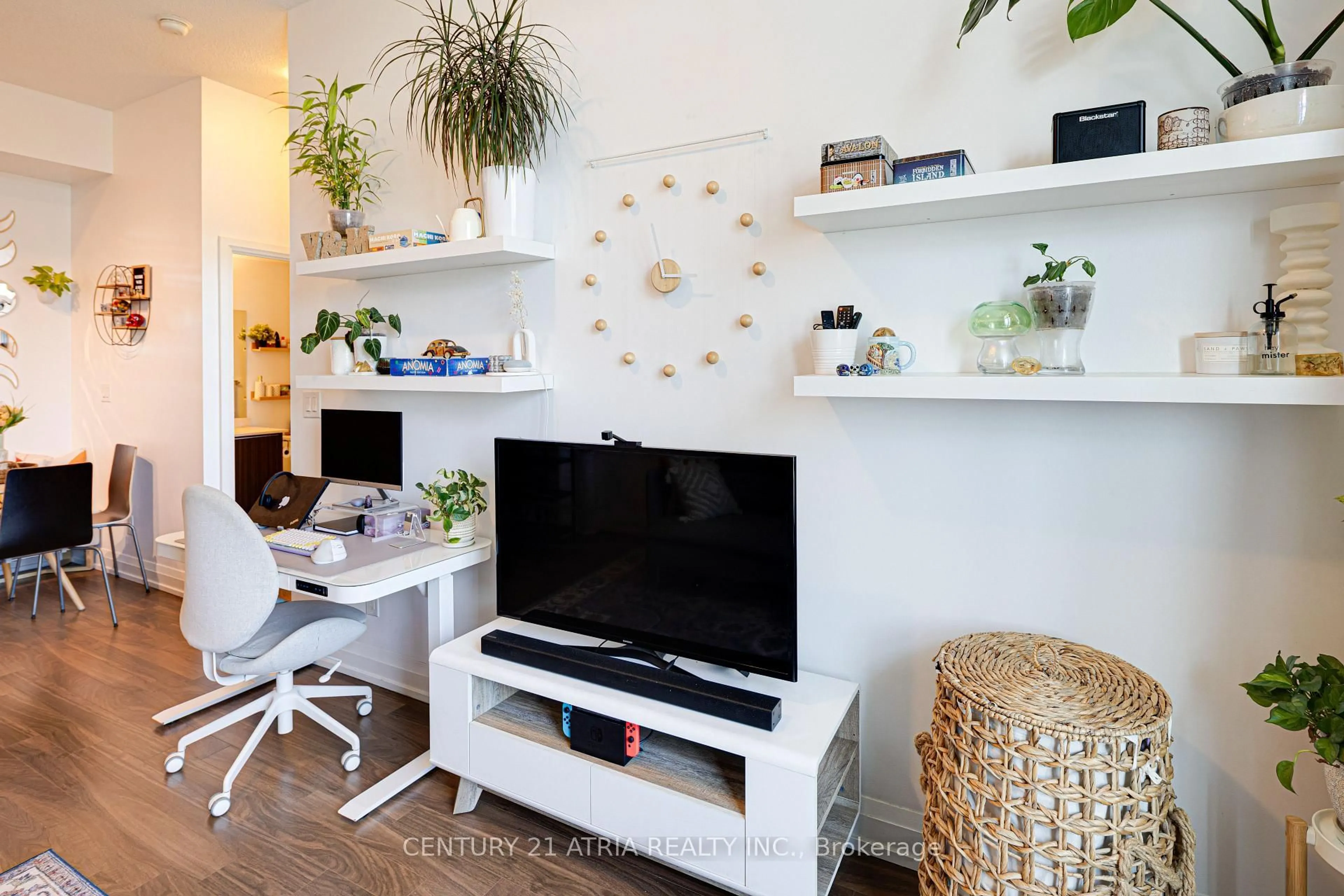 Living room with furniture, wood/laminate floor for 7161 Yonge St #328, Markham Ontario L3T 0C8